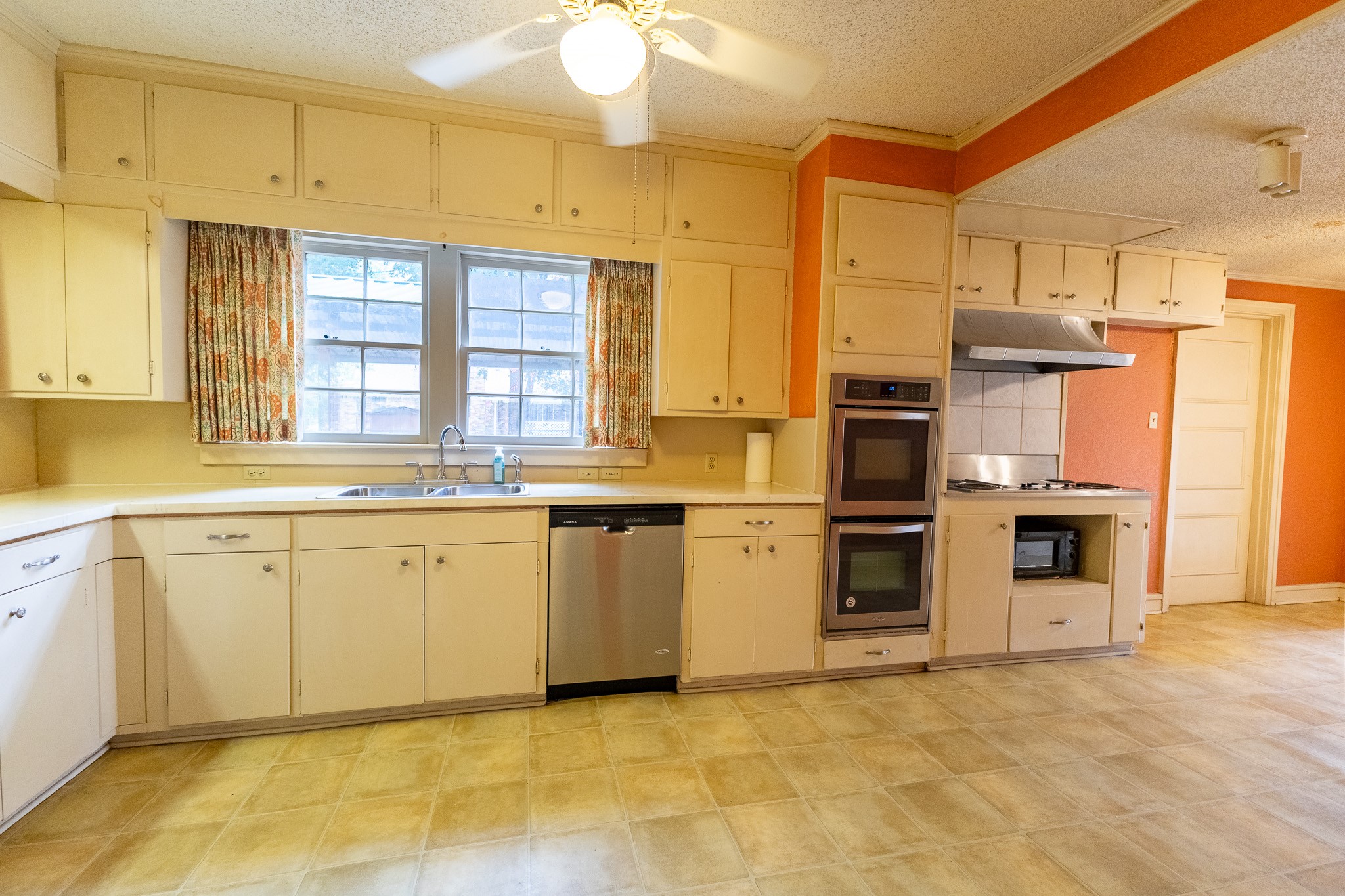 1001 W Walnut Street Coleman TX 76834