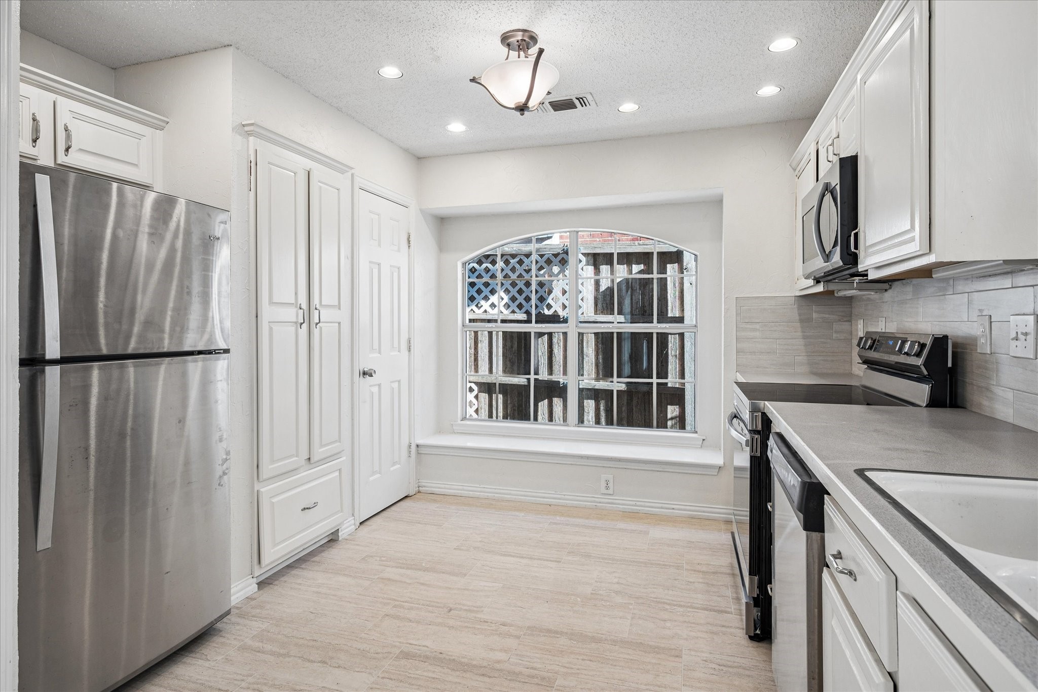 14592 Greenleaf Court Addison TX 75001