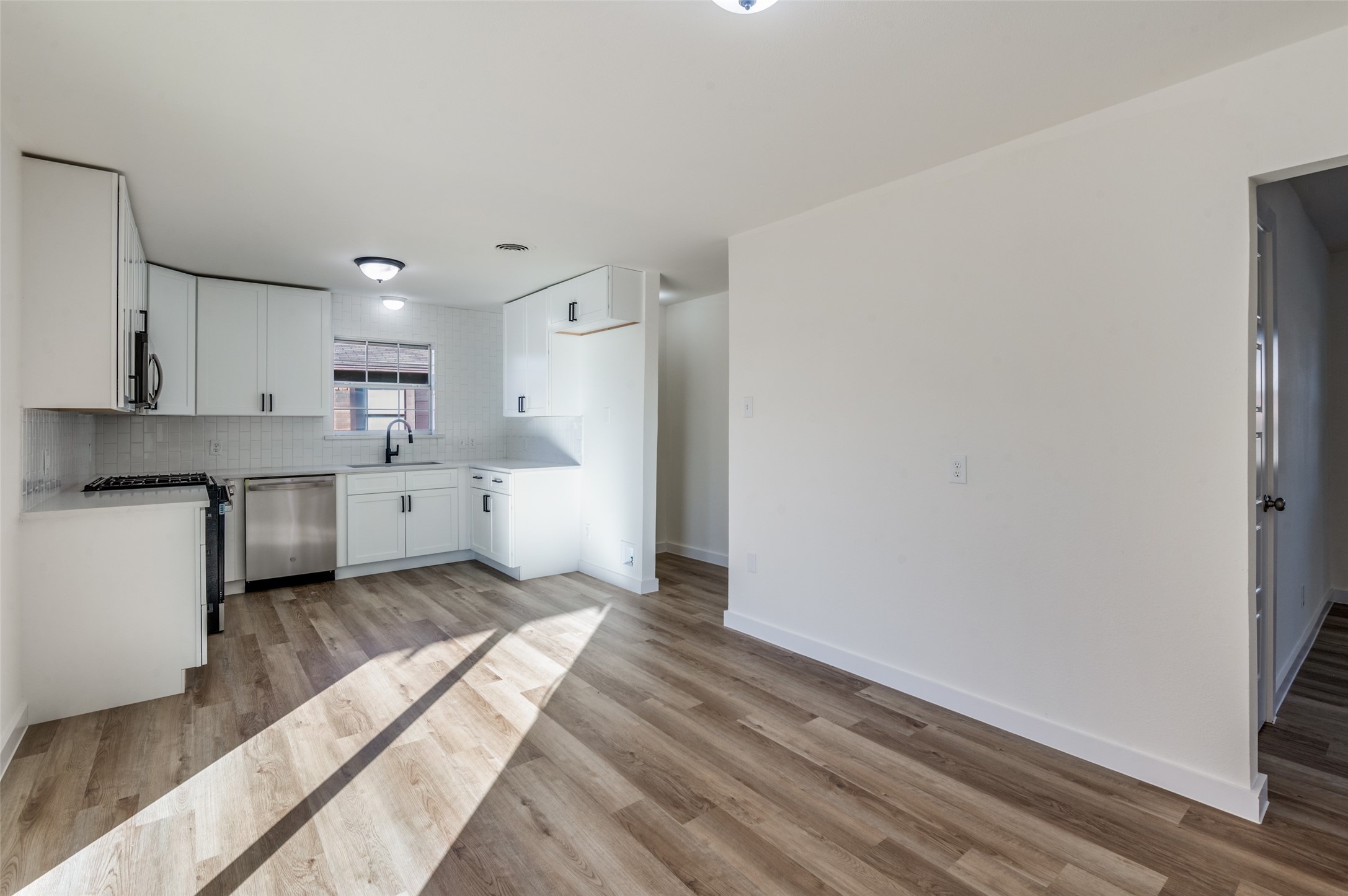 3072 Mark Twain Drive Farmers Branch TX 75234