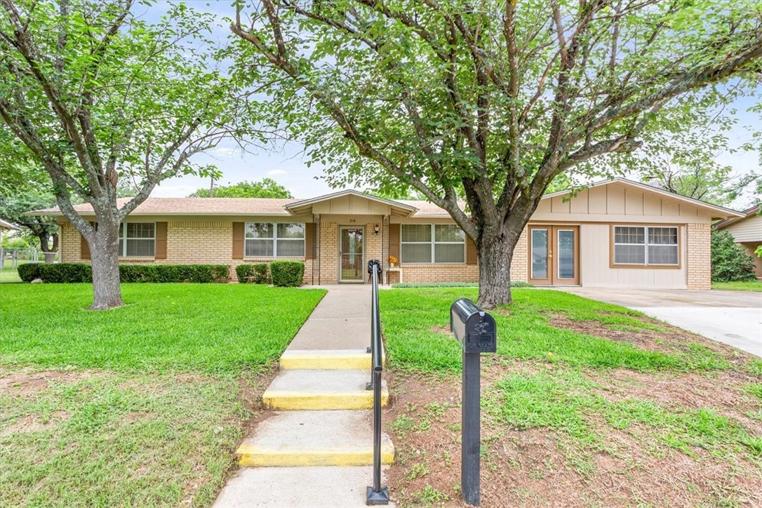 719 W Margaret Street Robinson TX 76706