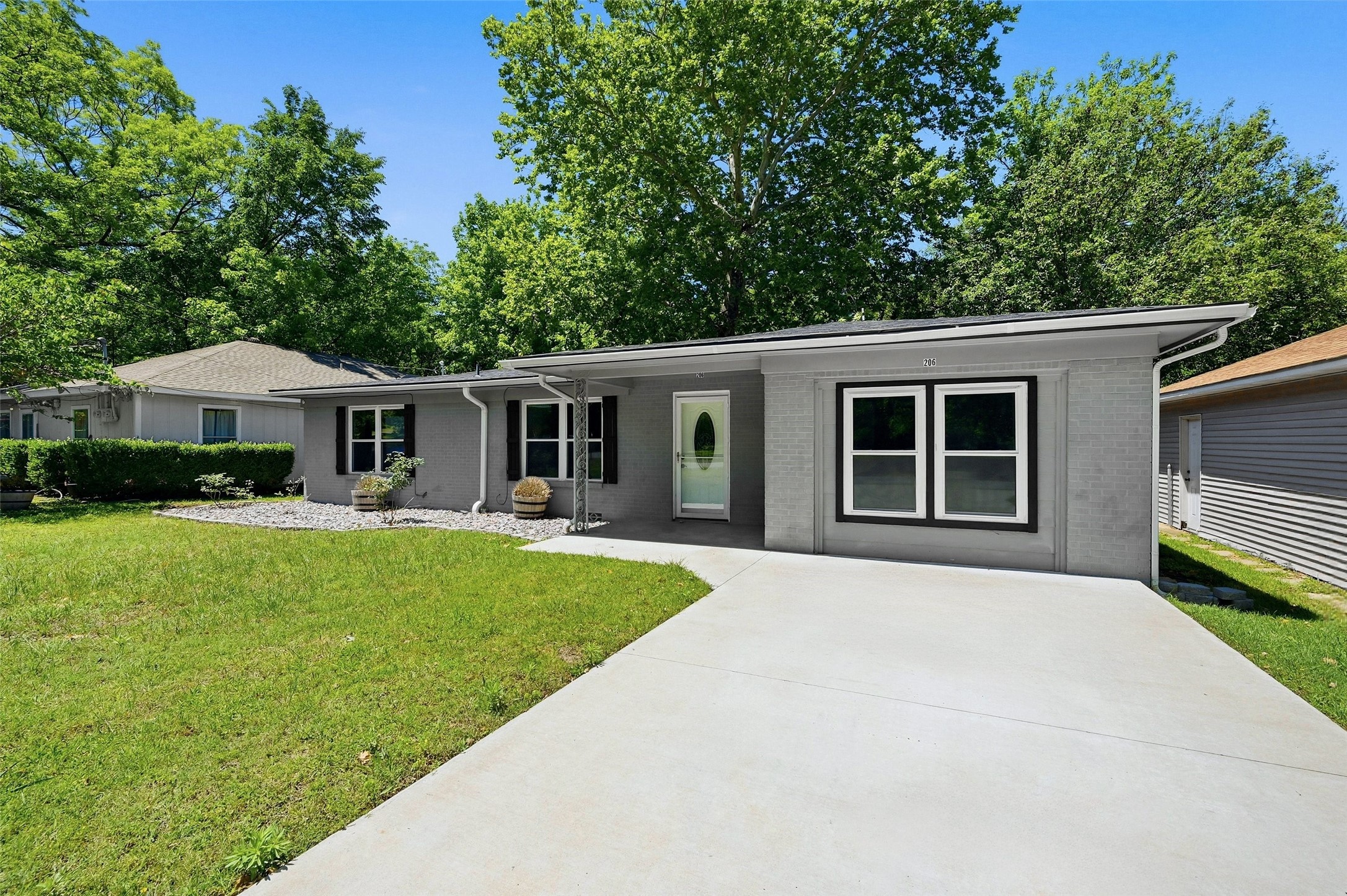206 S Magnolia Street Pottsboro TX 75076