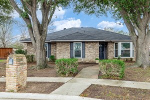 2302 Royal Oaks Circle Garland TX 75040