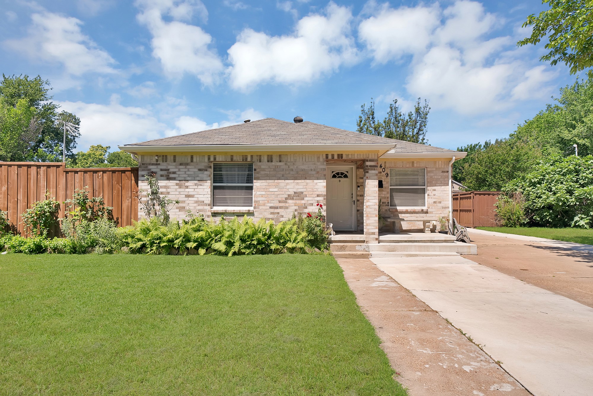 409 Roberts Avenue Irving TX 75060