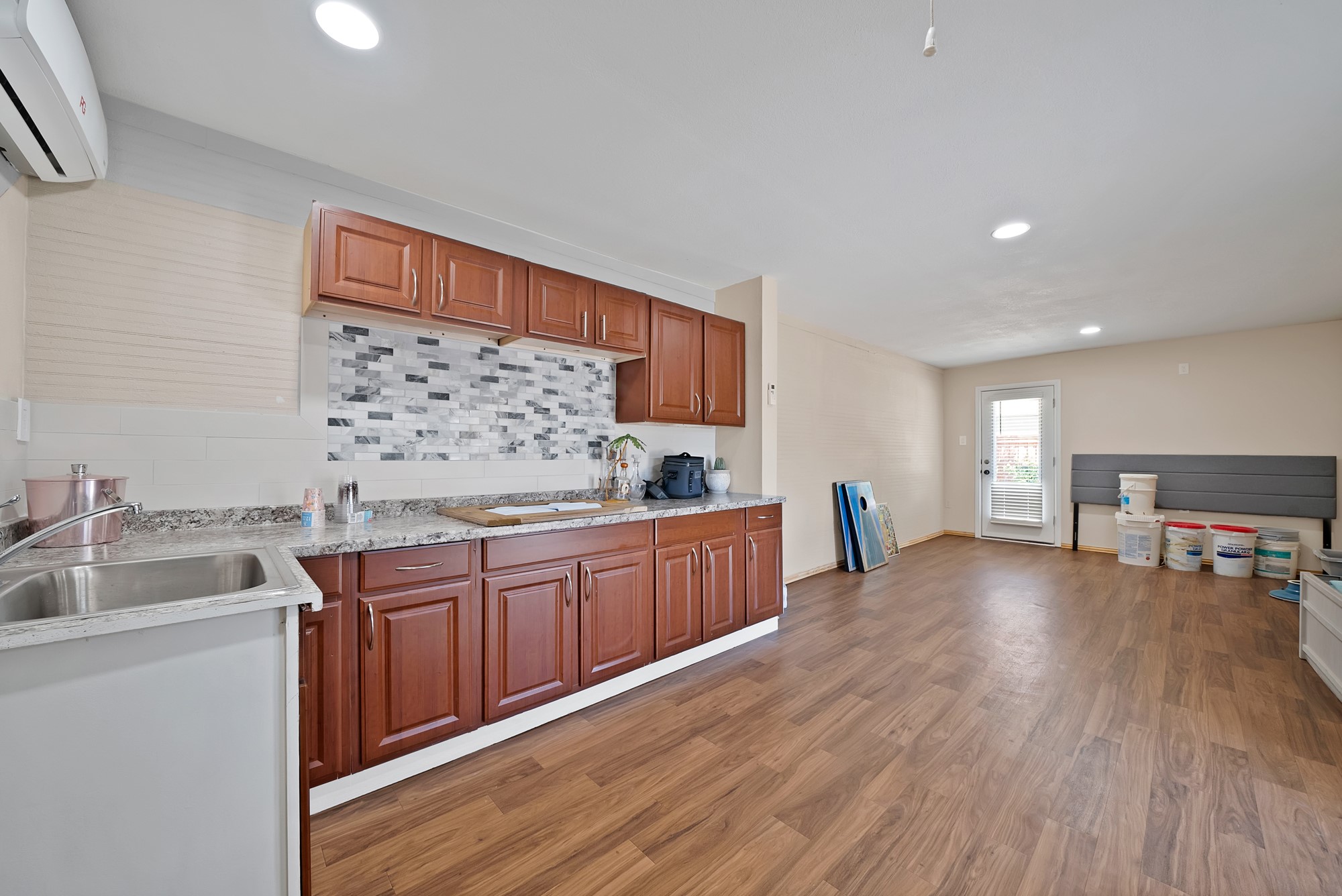 409 Roberts Avenue Irving TX 75060