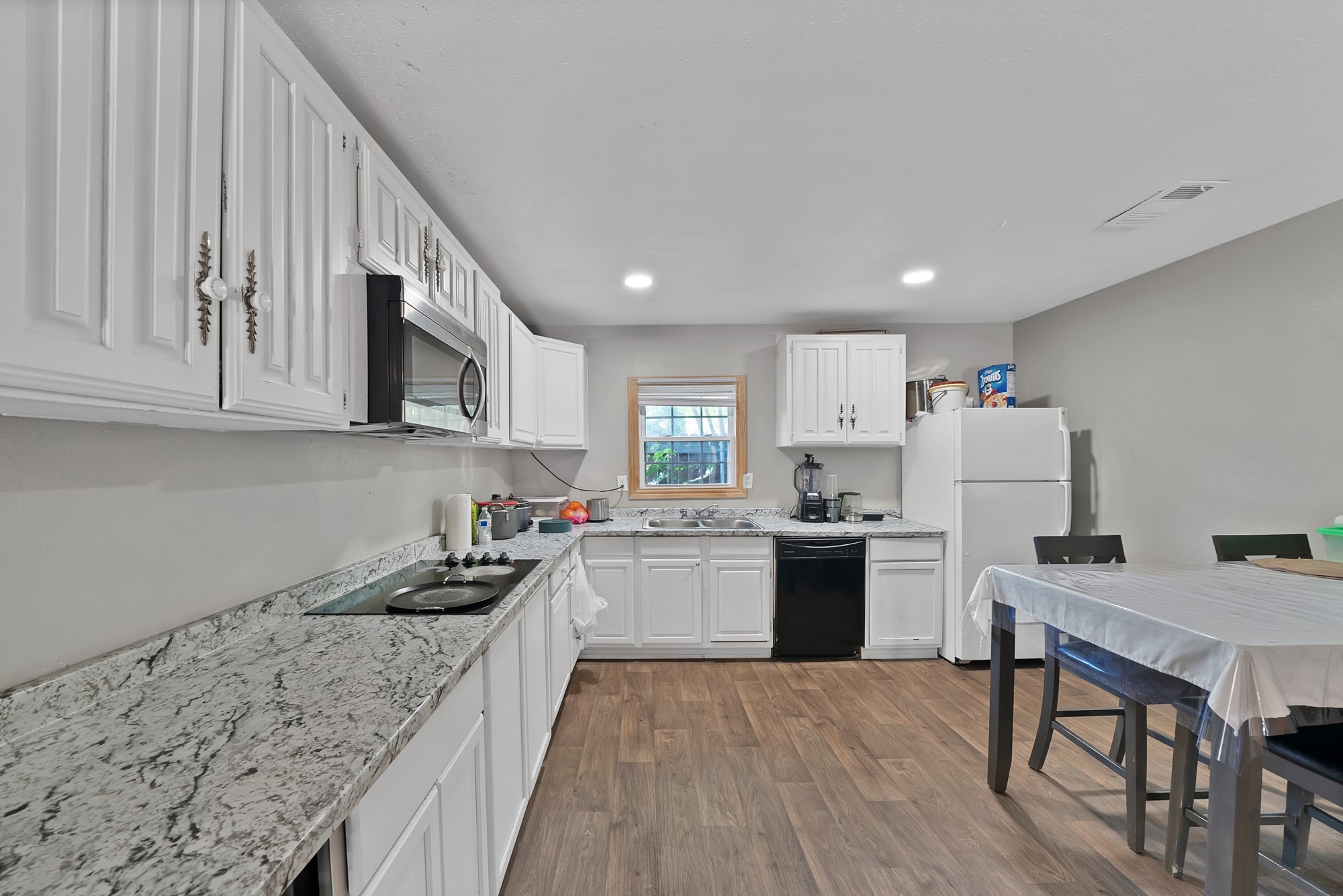 409 Roberts Avenue Irving TX 75060