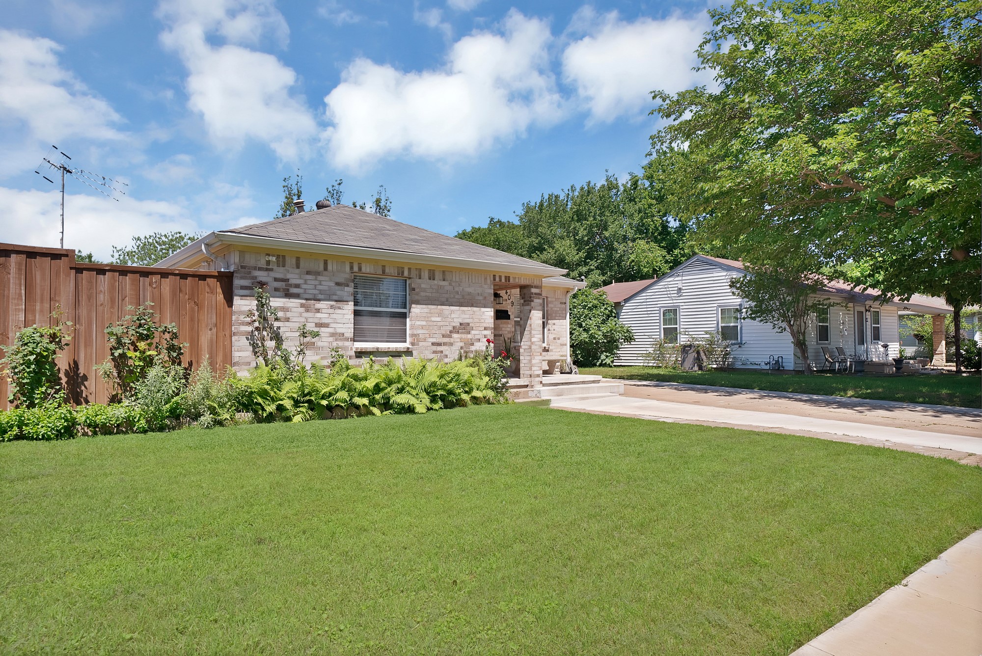 409 Roberts Avenue Irving TX 75060