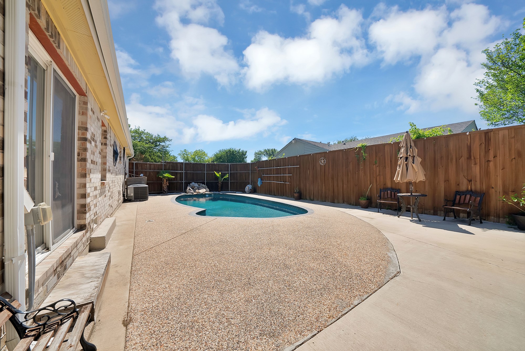 409 Roberts Avenue Irving TX 75060