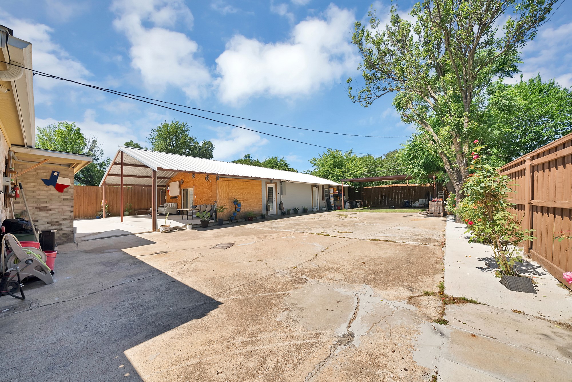 409 Roberts Avenue Irving TX 75060