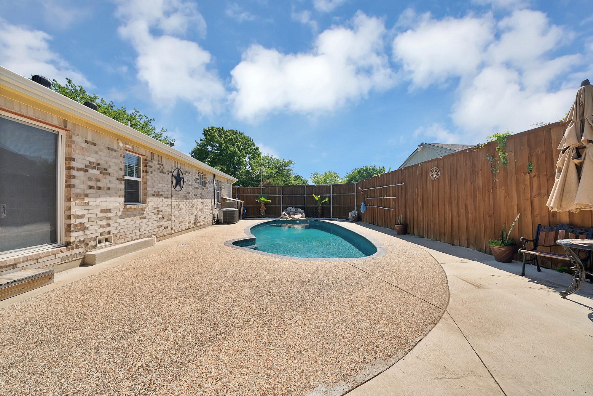 409 Roberts Avenue Irving TX 75060