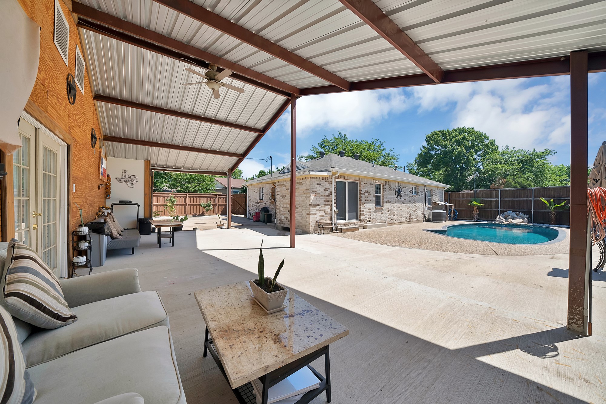409 Roberts Avenue Irving TX 75060