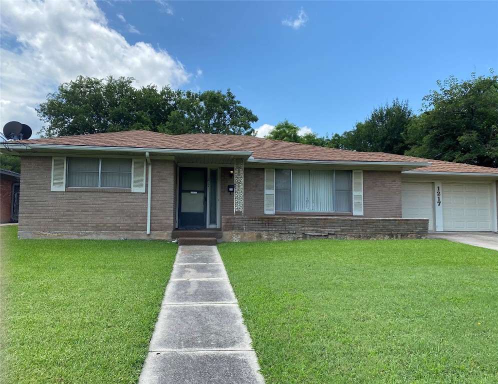 1217 Elmwood Street Gainesville TX 76240