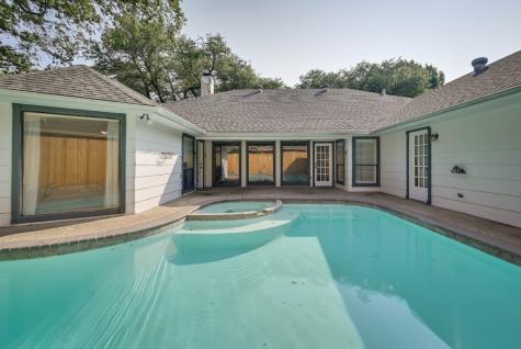 3900 N Shadycreek Drive Arlington TX 76013