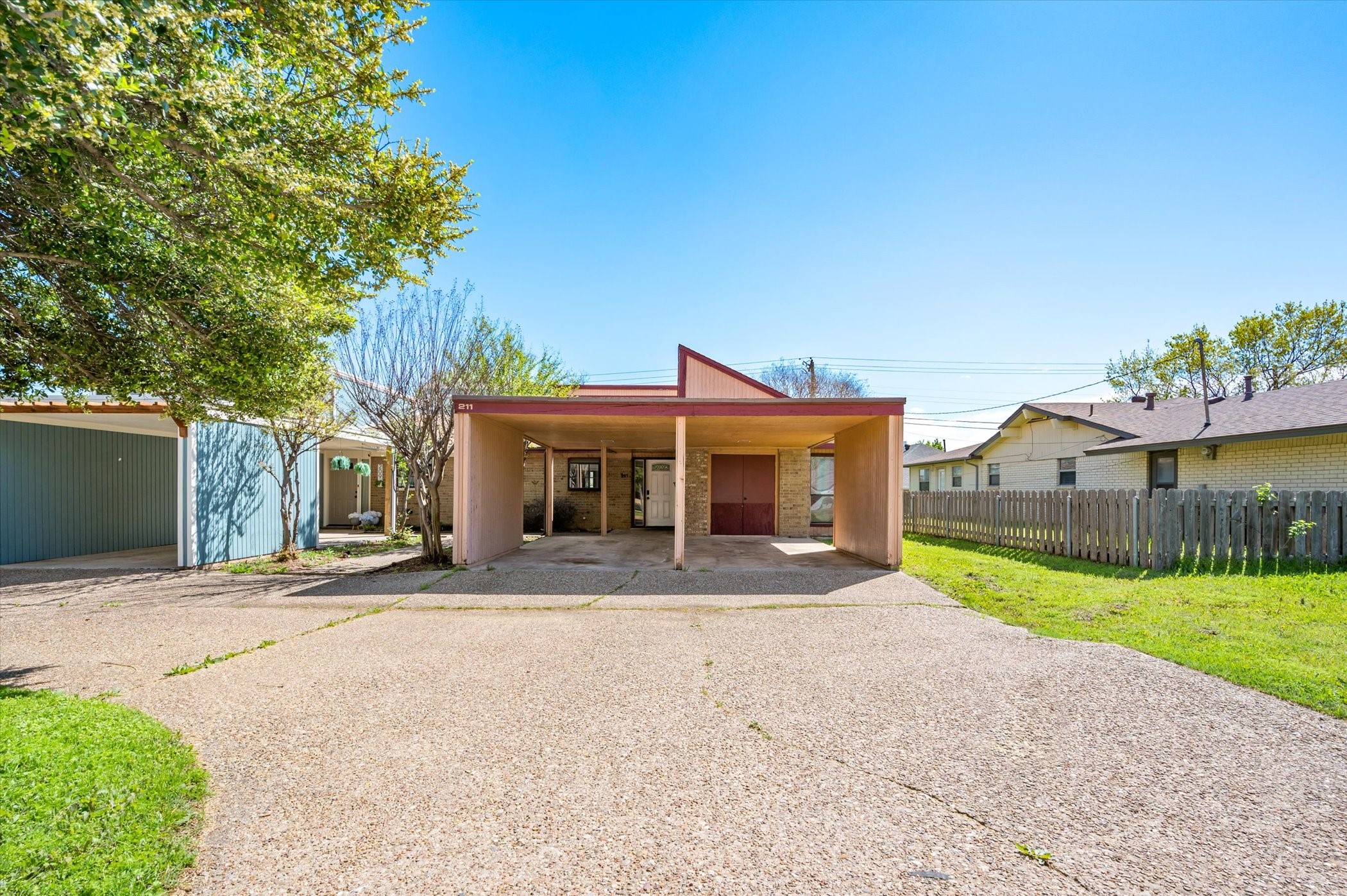 211 Yorkshire Court Euless TX 76040