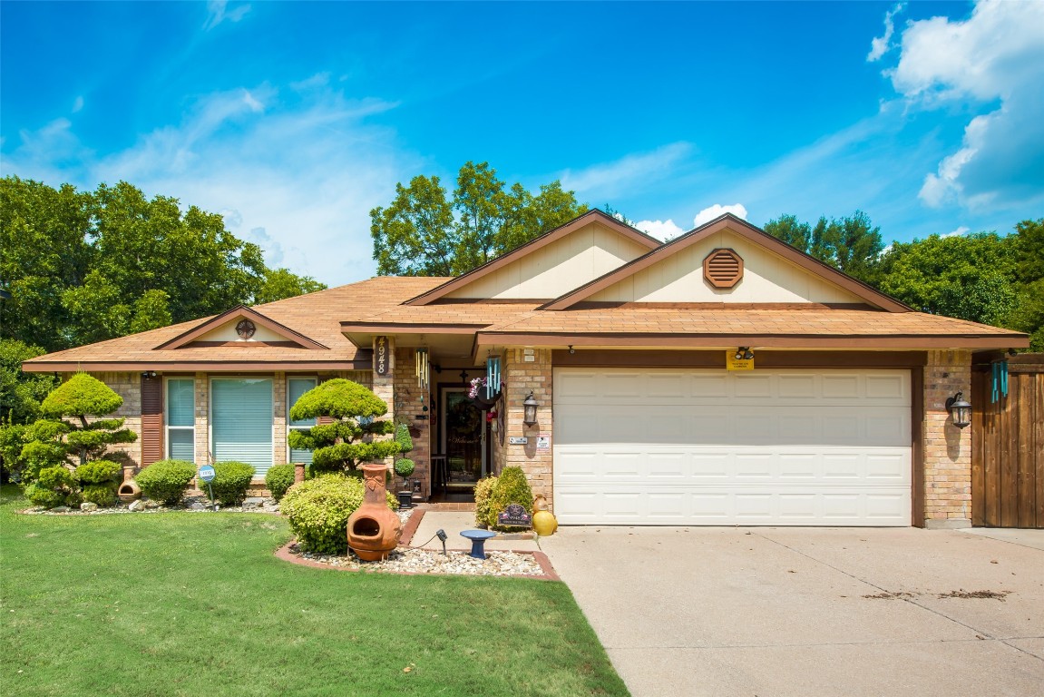4948 Shady Oak Trail Grand Prairie TX 75052