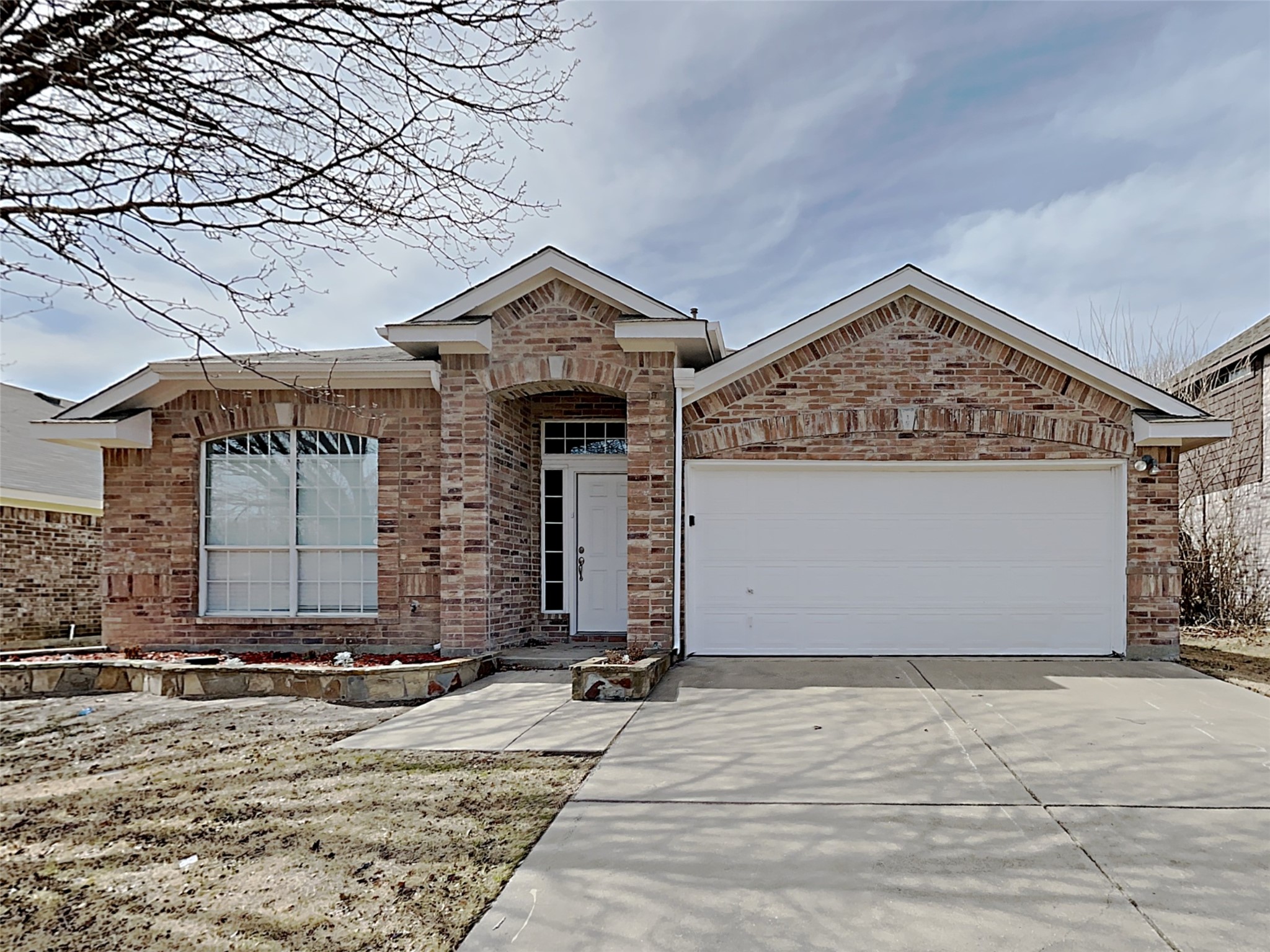 617 Oak Hollow Trail Saginaw TX 76179