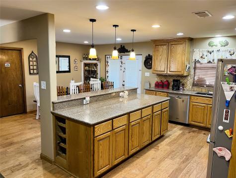 203 Jane Street Groesbeck TX 76642