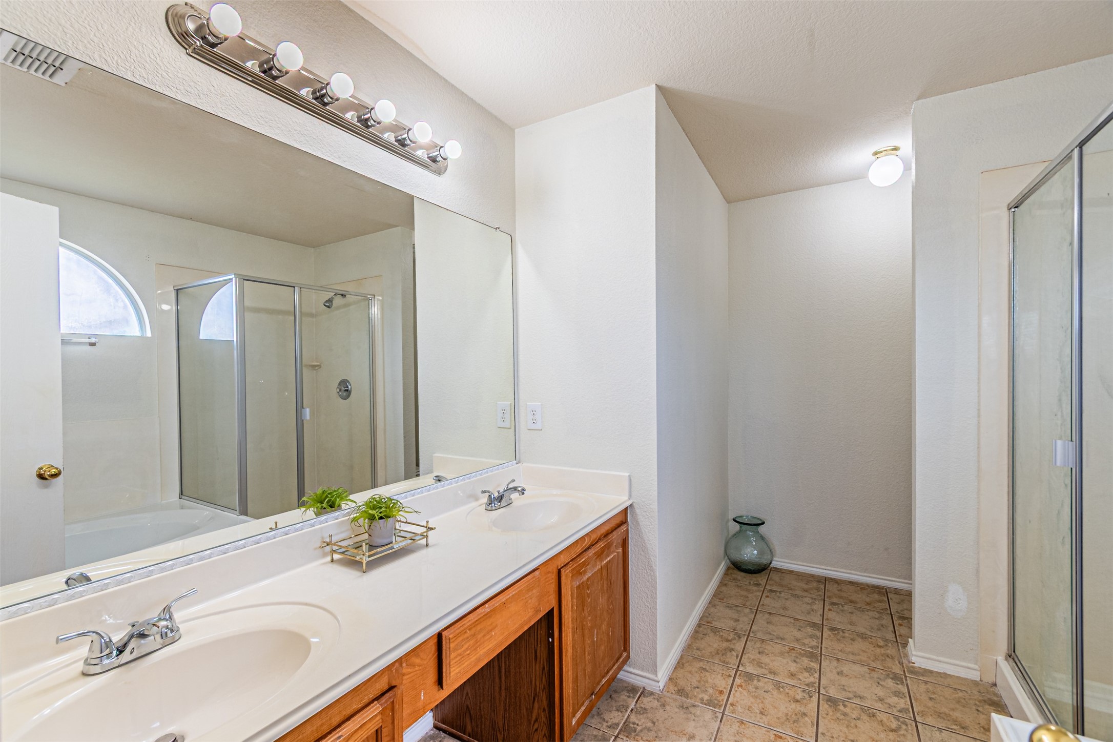 7804 Hidden Path Lane Denton TX 76210