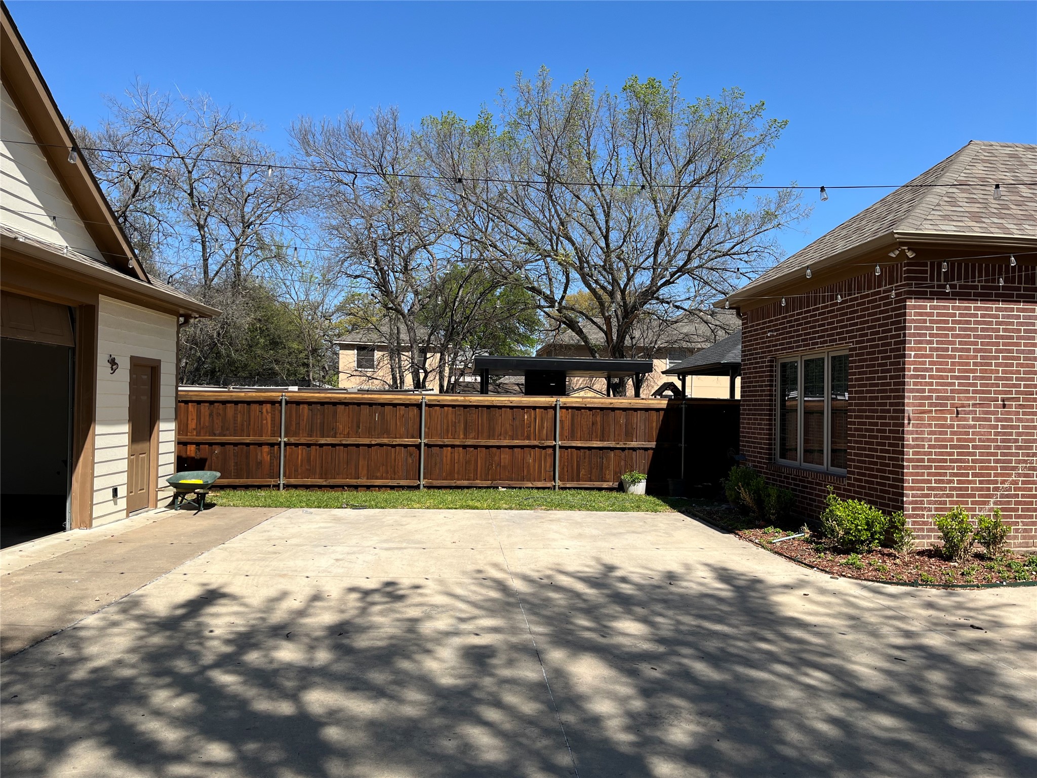 337 Lucille Street Irving TX 75060
