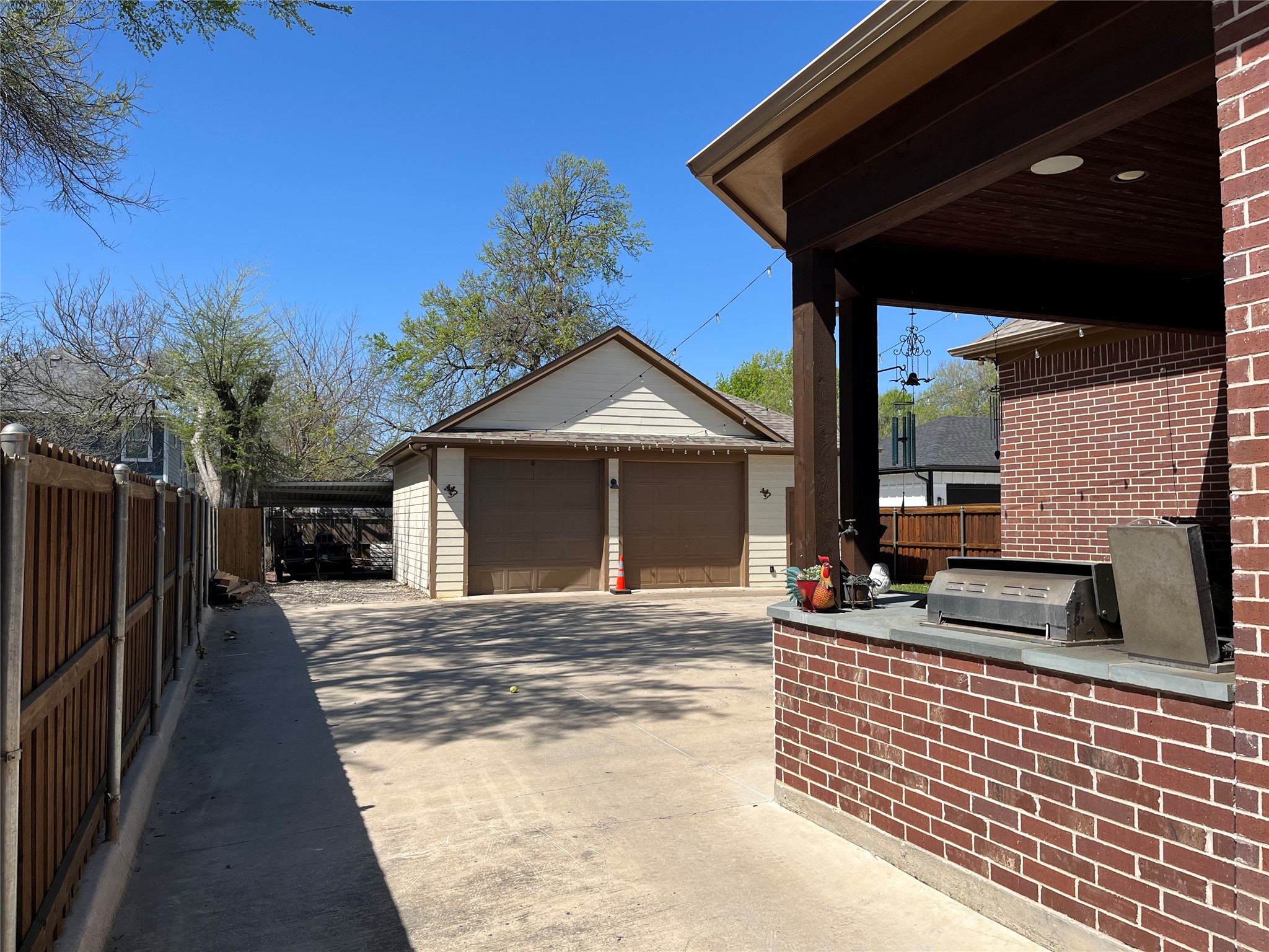 337 Lucille Street Irving TX 75060