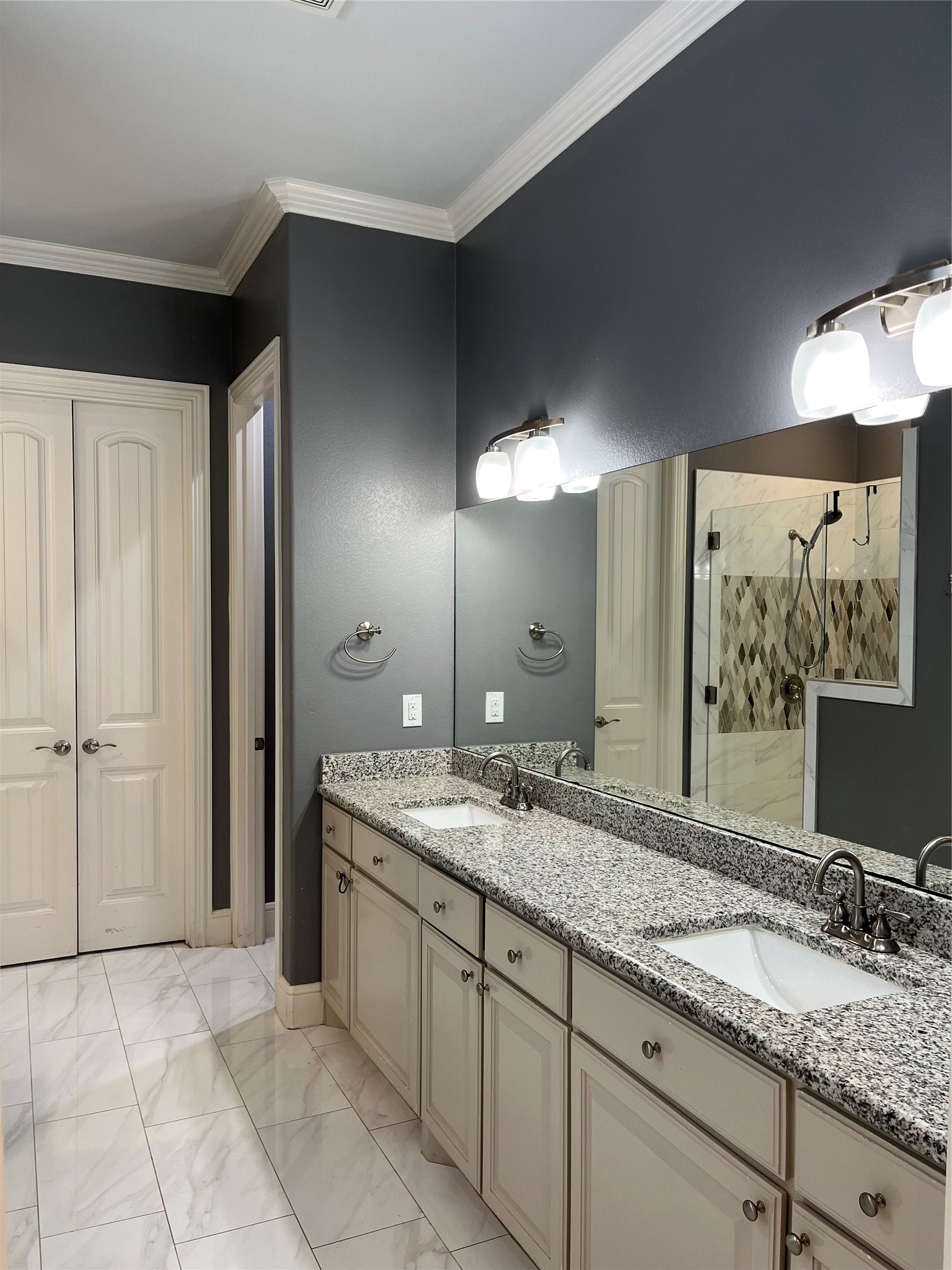 337 Lucille Street Irving TX 75060