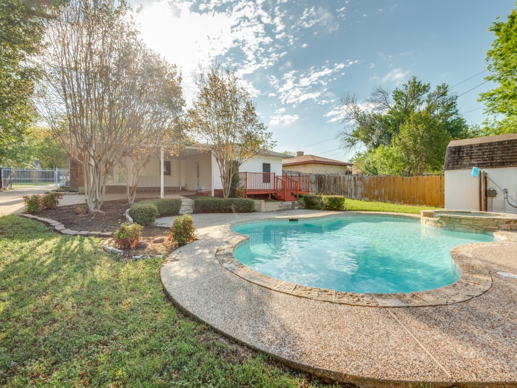 113 N Valley Street Red Oak TX 75154