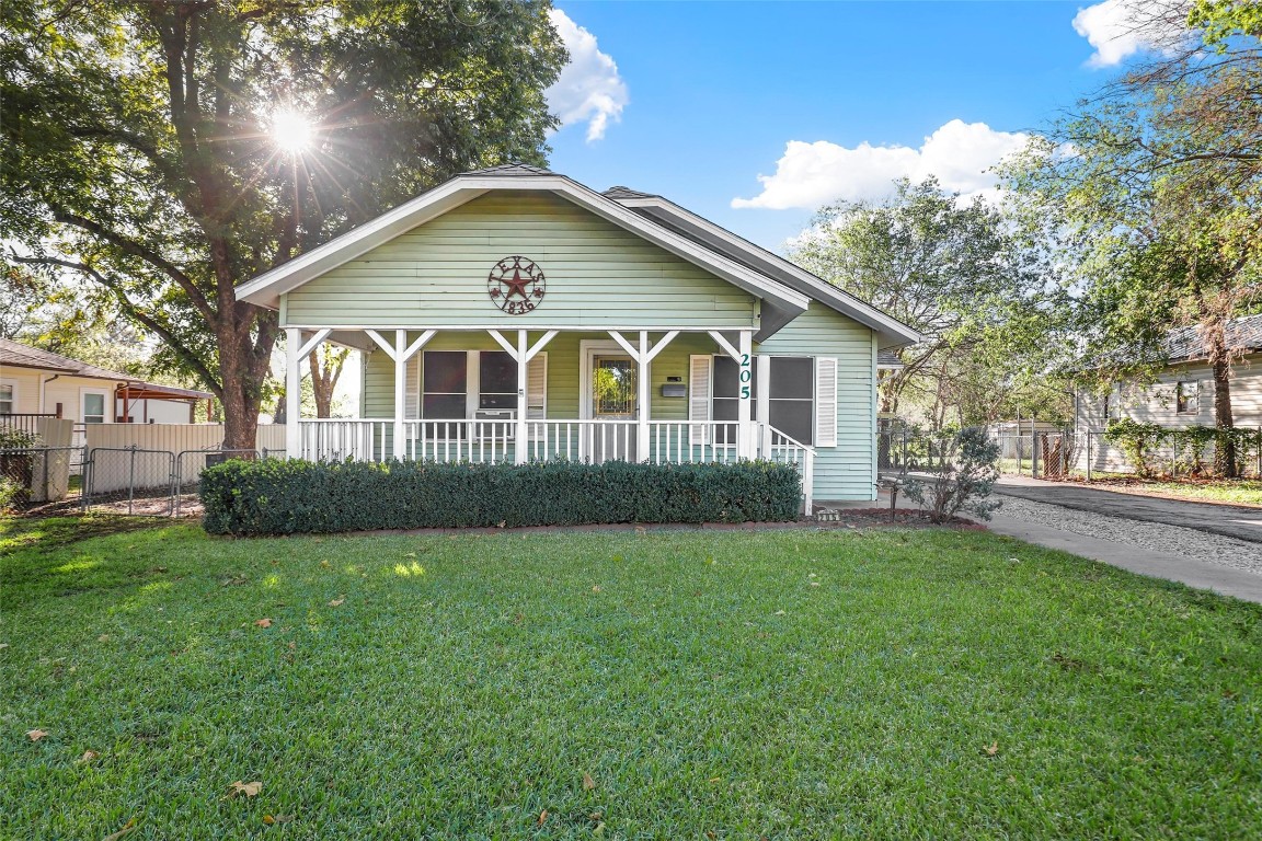 205 Poindexter Avenue Cleburne TX 76033