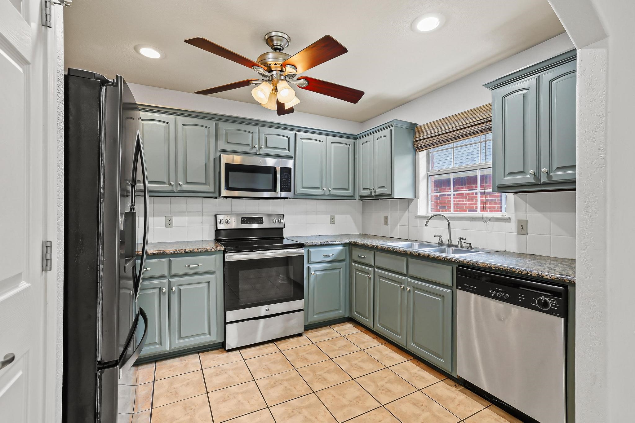 702 Madison Place Sherman TX 75092