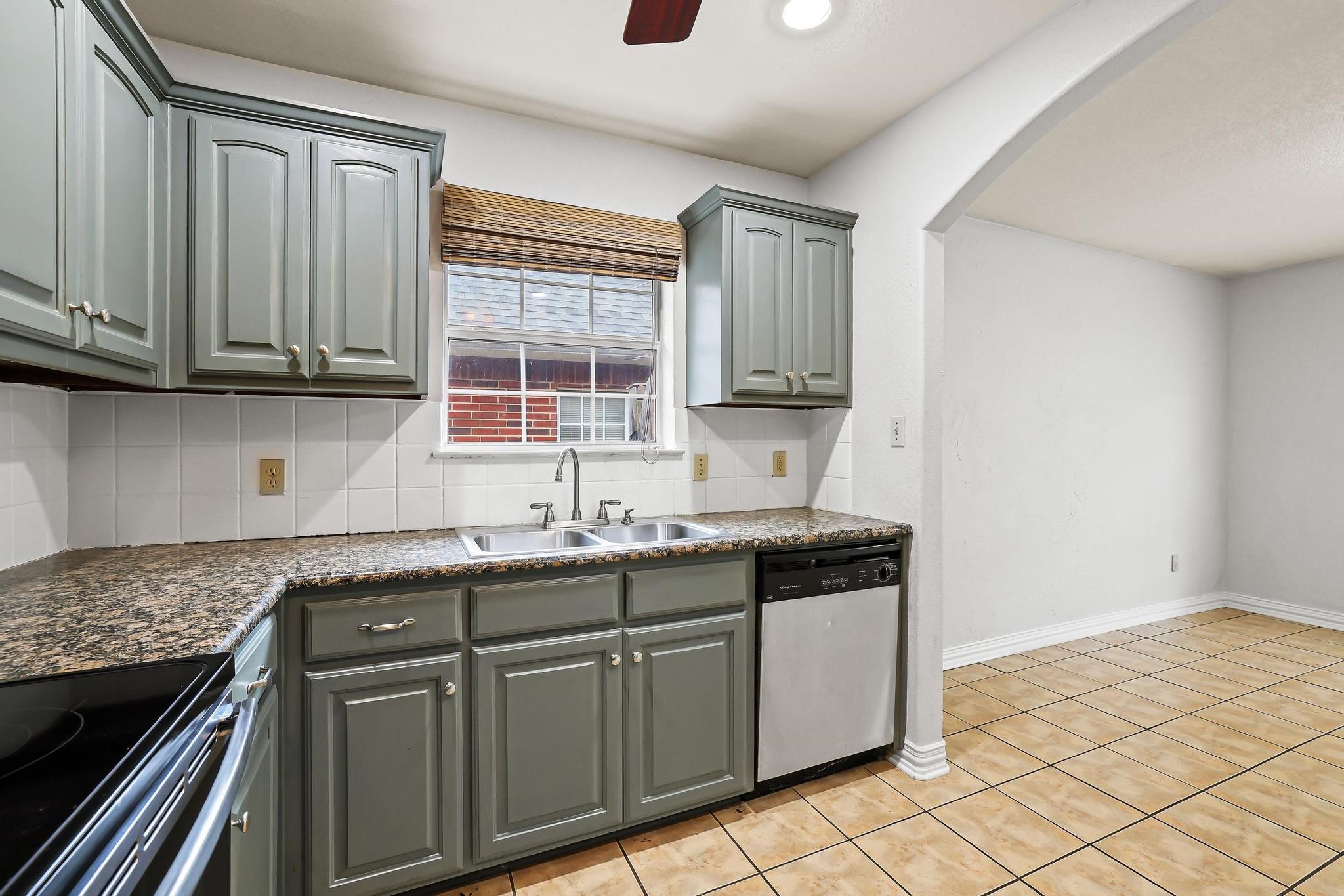 702 Madison Place Sherman TX 75092