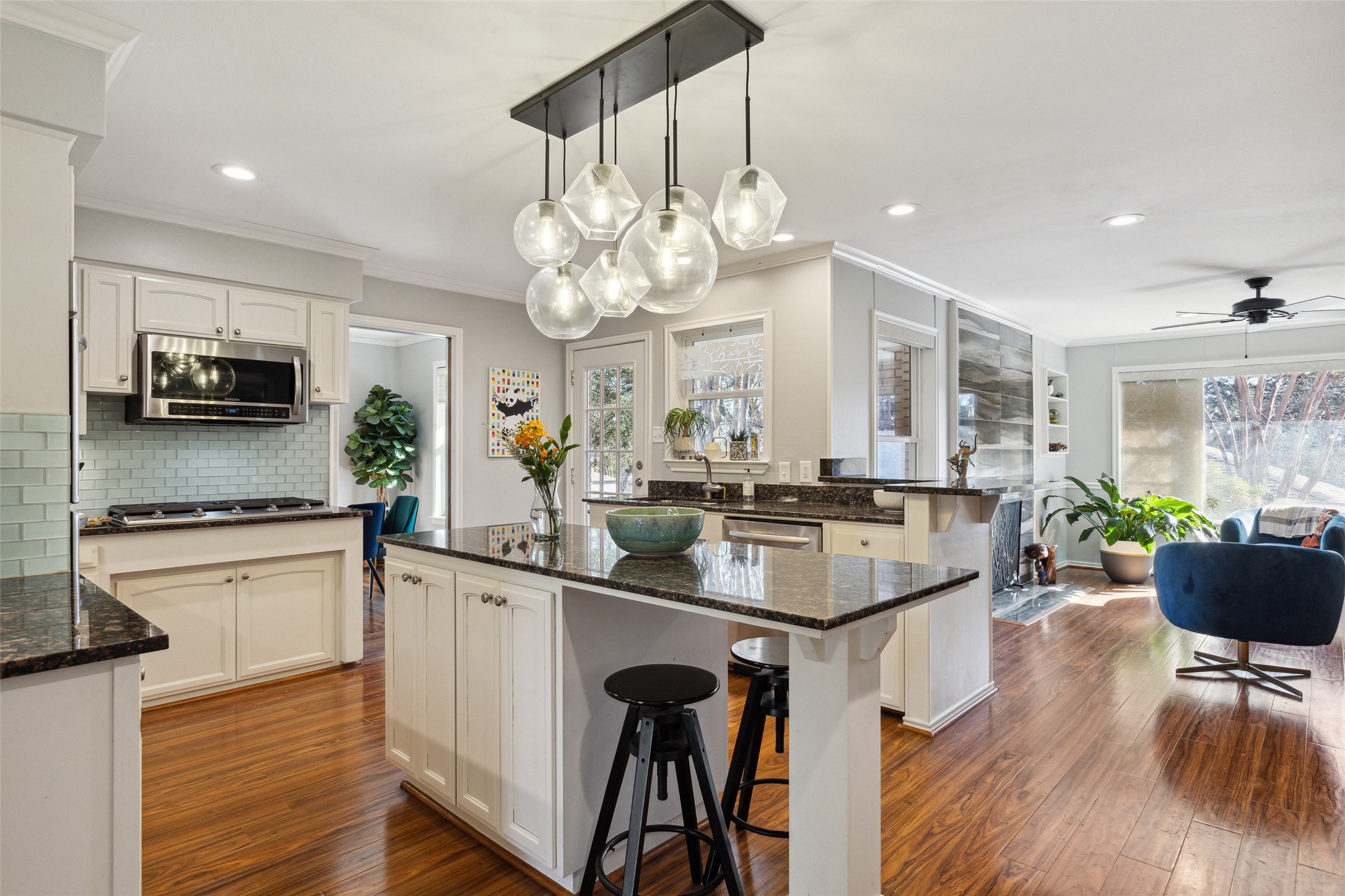 1522 Sylvan Avenue Dallas TX 75208
