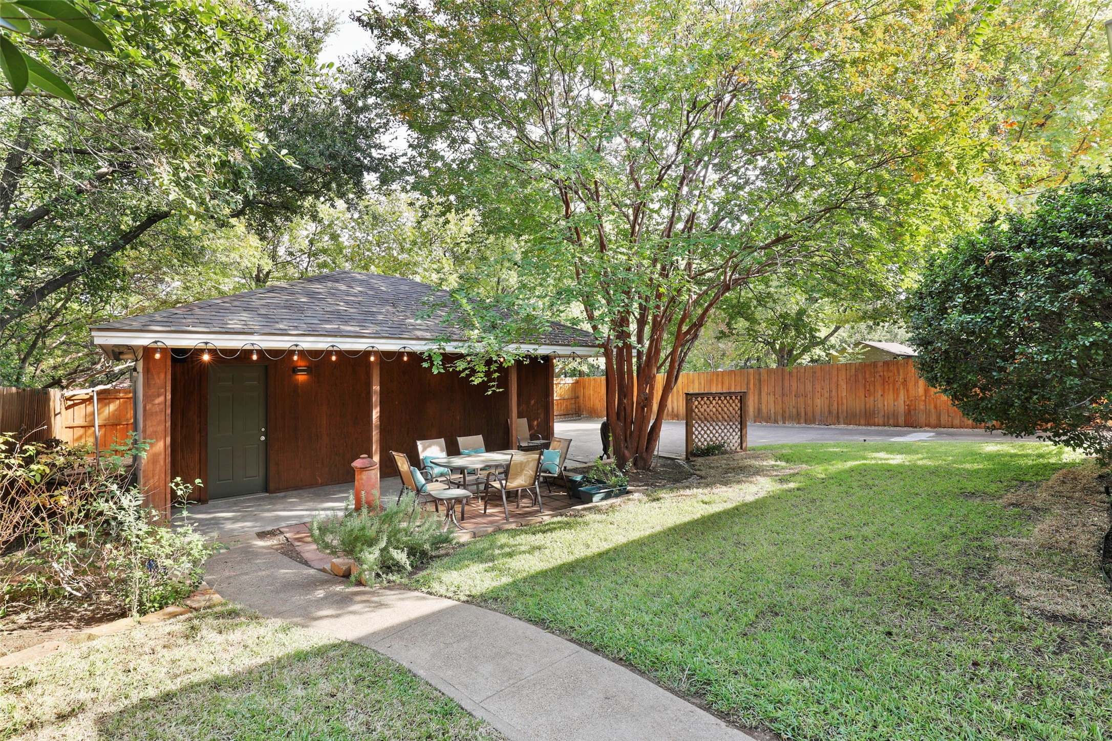 1522 Sylvan Avenue Dallas TX 75208