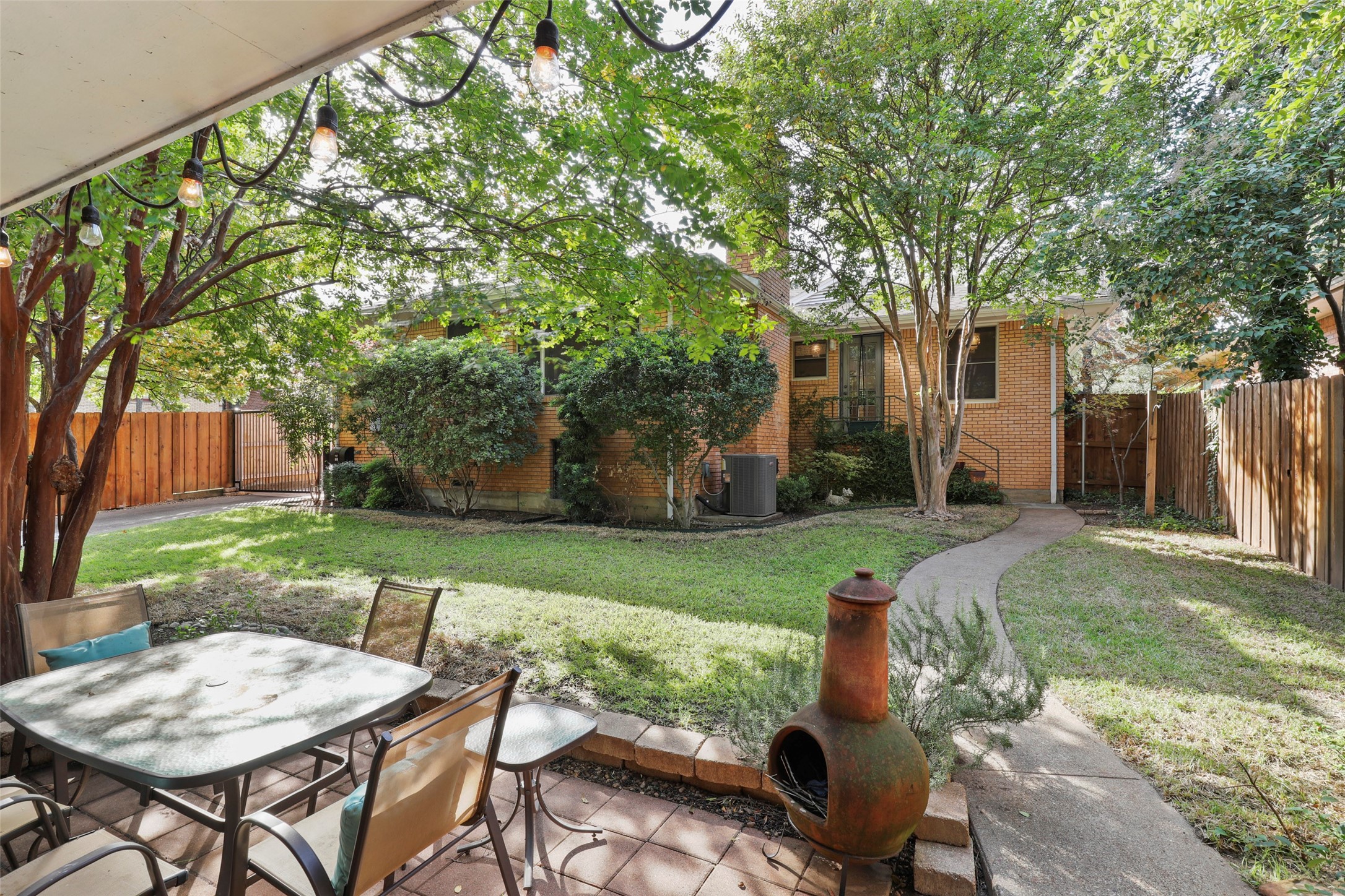 1522 Sylvan Avenue Dallas TX 75208