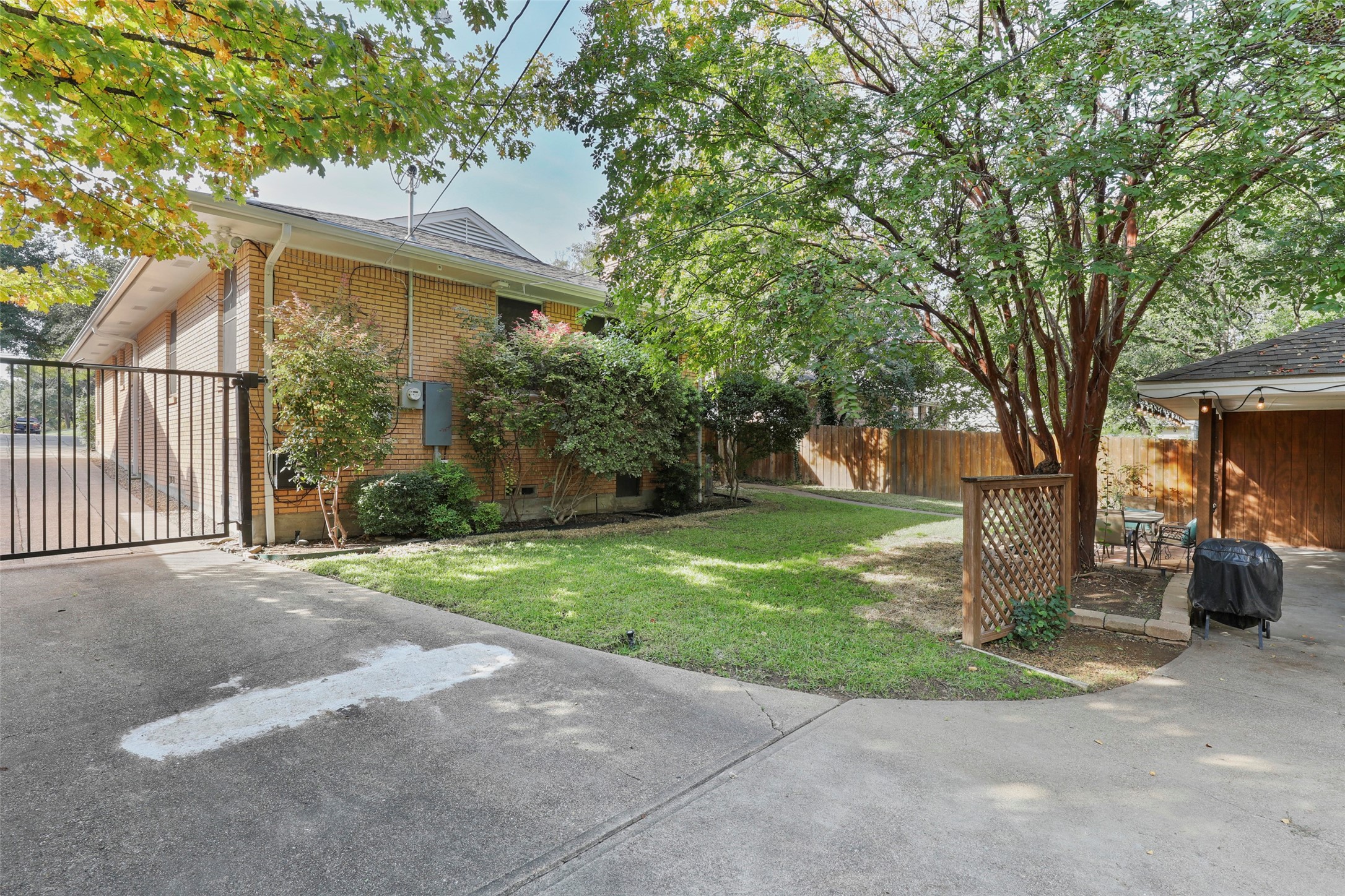 1522 Sylvan Avenue Dallas TX 75208