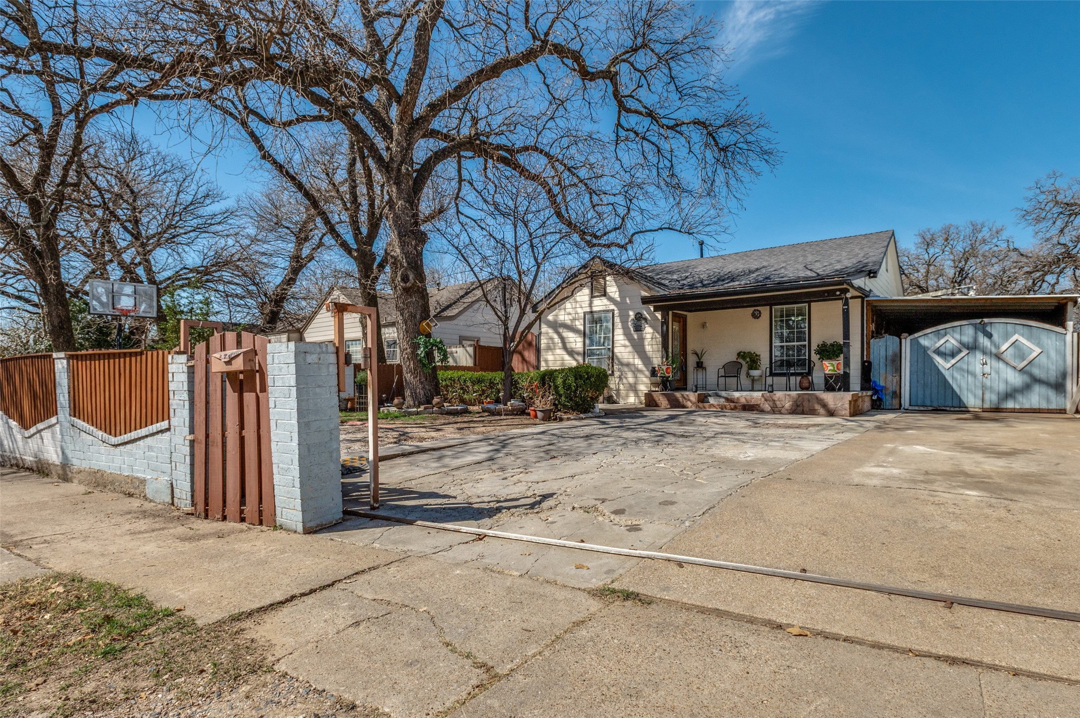 2603 W Amherst Avenue Dallas TX 75235