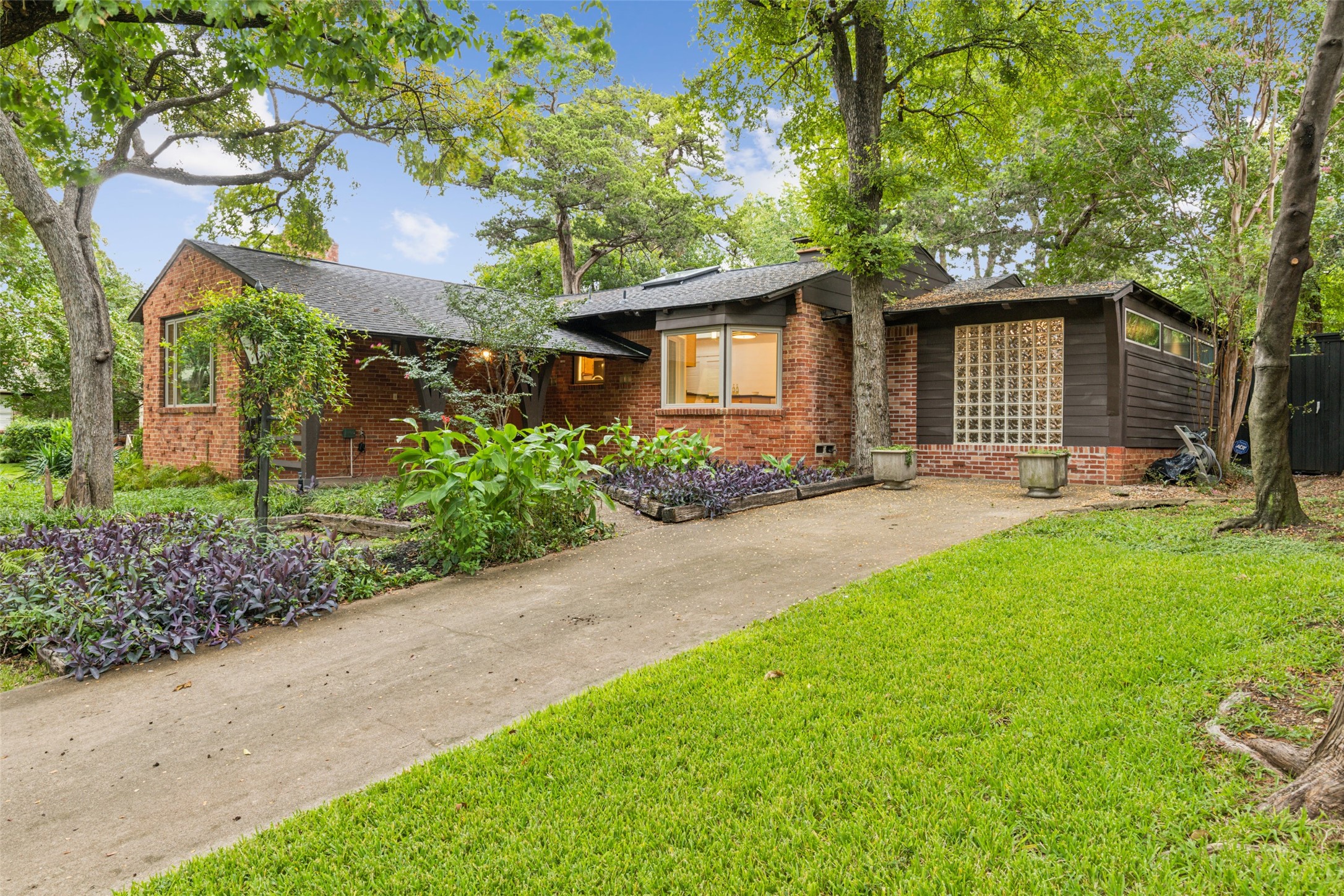 1526 Eastus Drive Dallas TX 75208