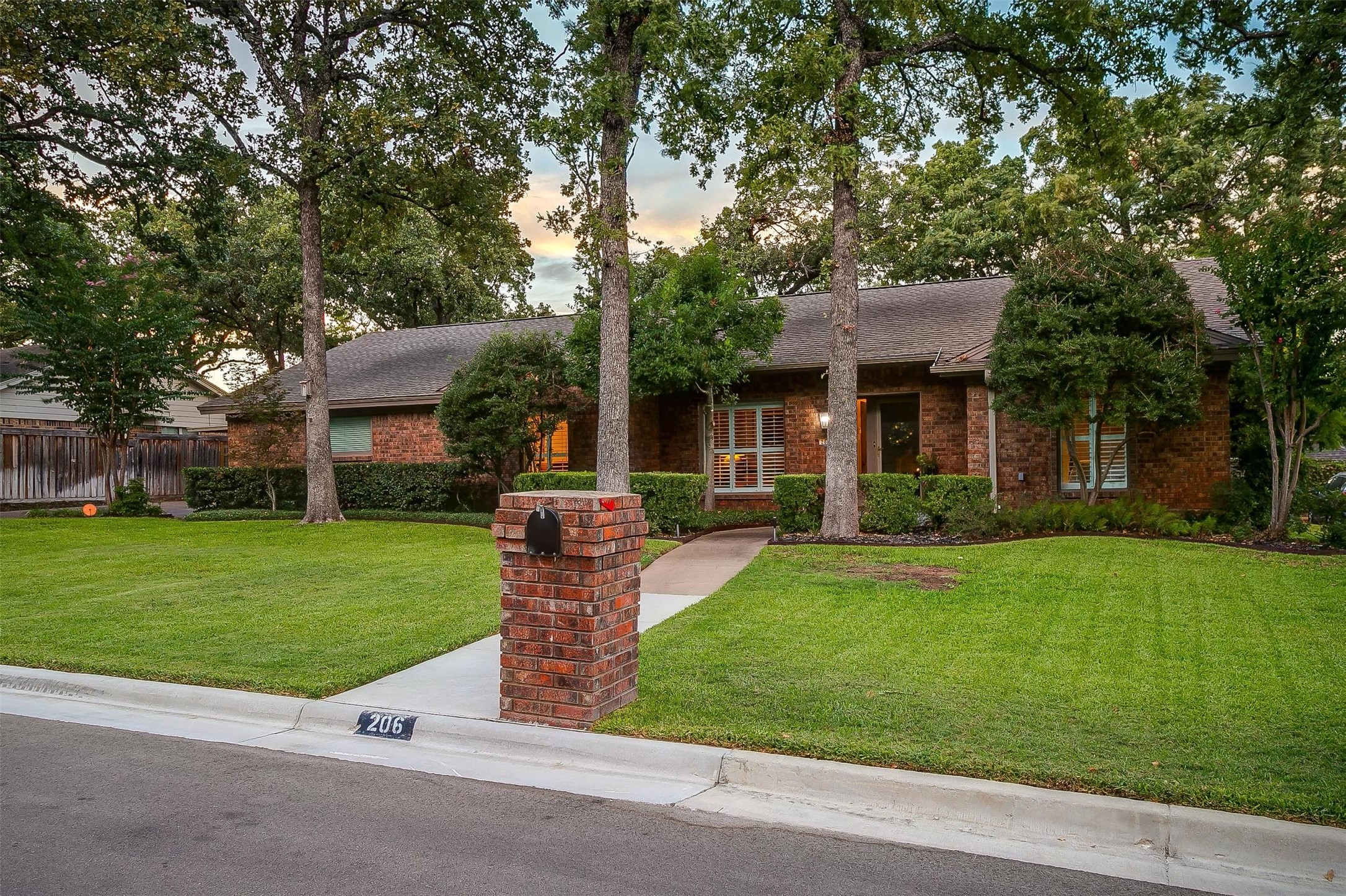 206 Shelmar Drive Euless TX 76039