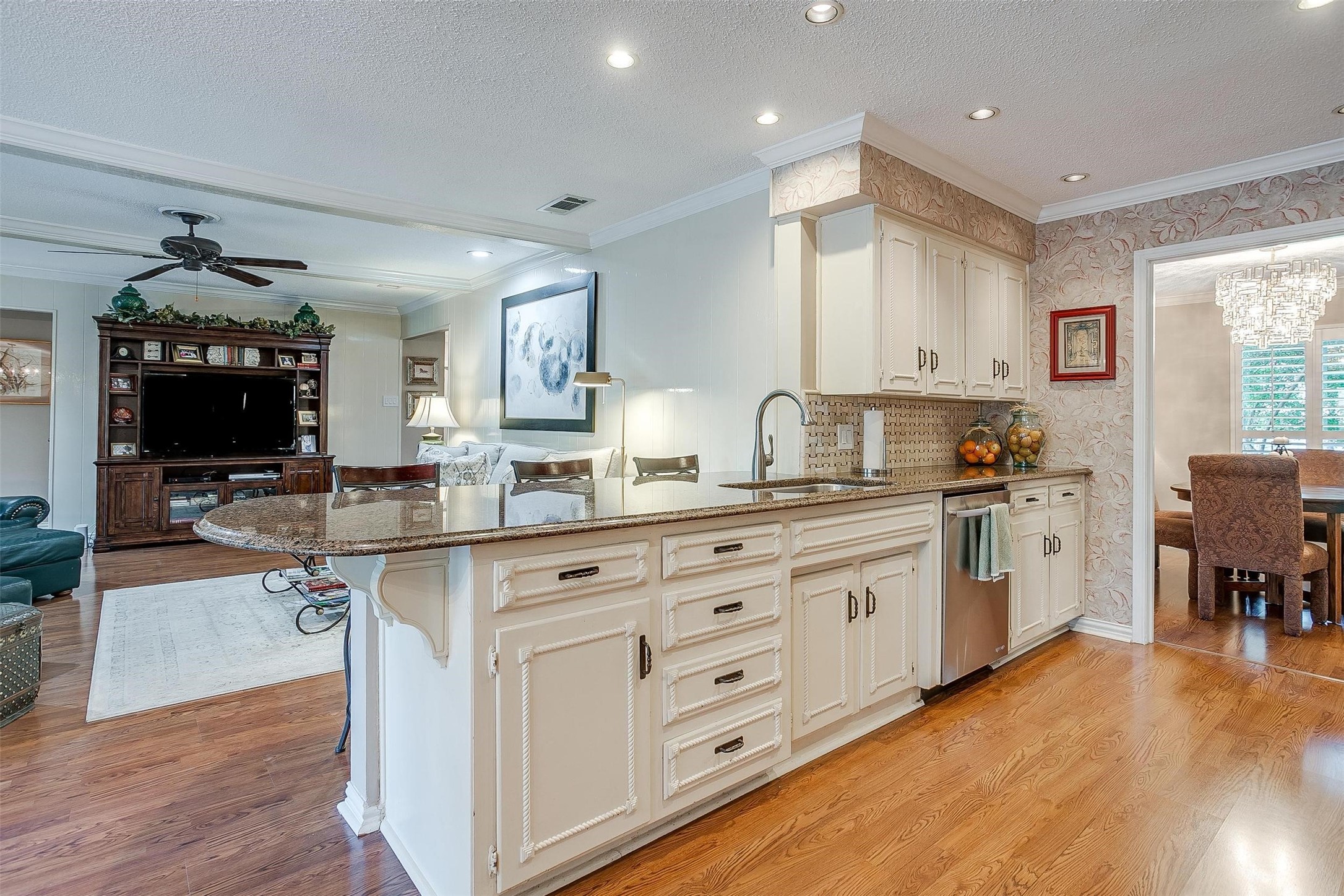 206 Shelmar Drive Euless TX 76039