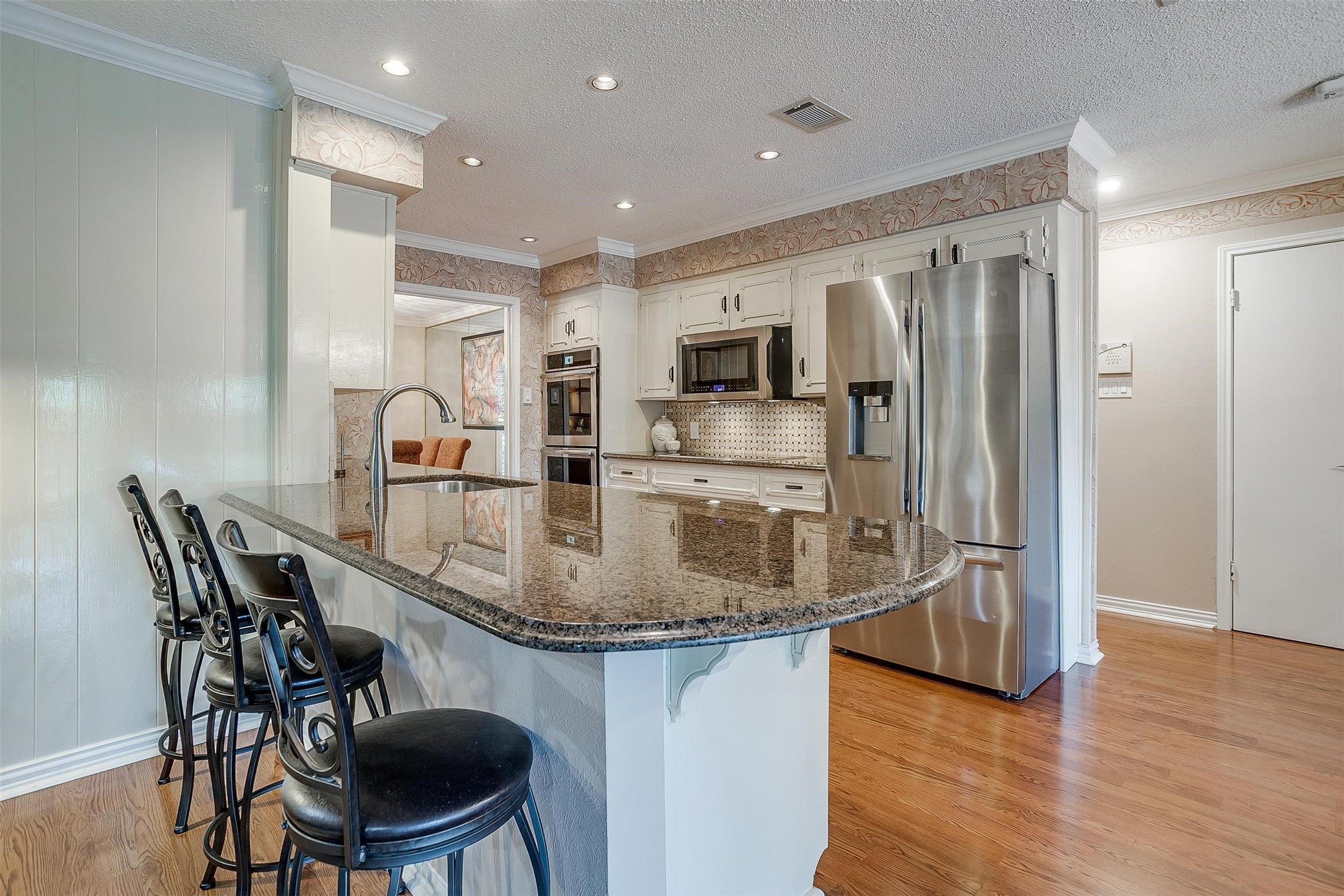 206 Shelmar Drive Euless TX 76039