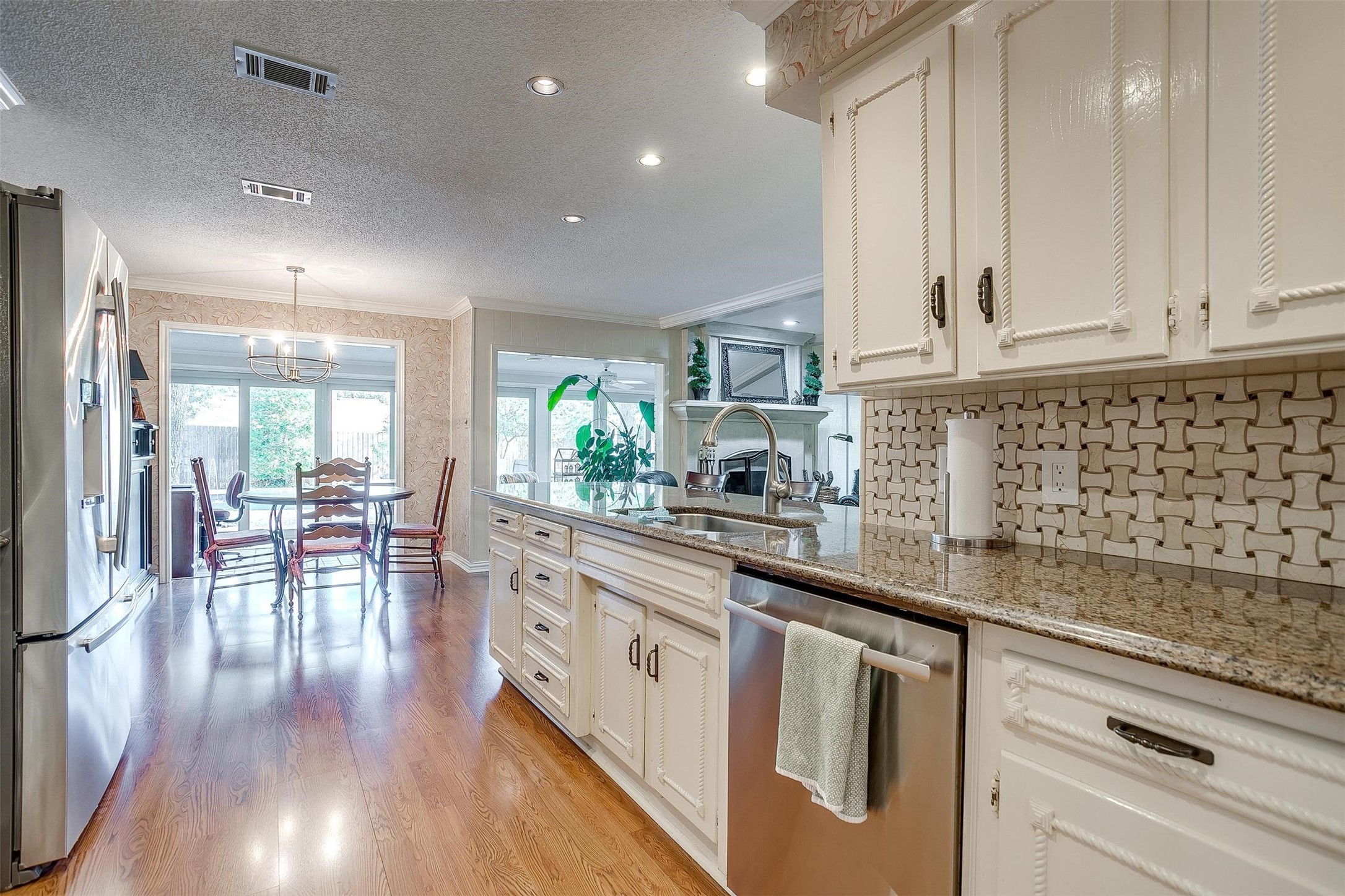206 Shelmar Drive Euless TX 76039