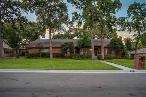 206 Shelmar Drive Euless TX 76039
