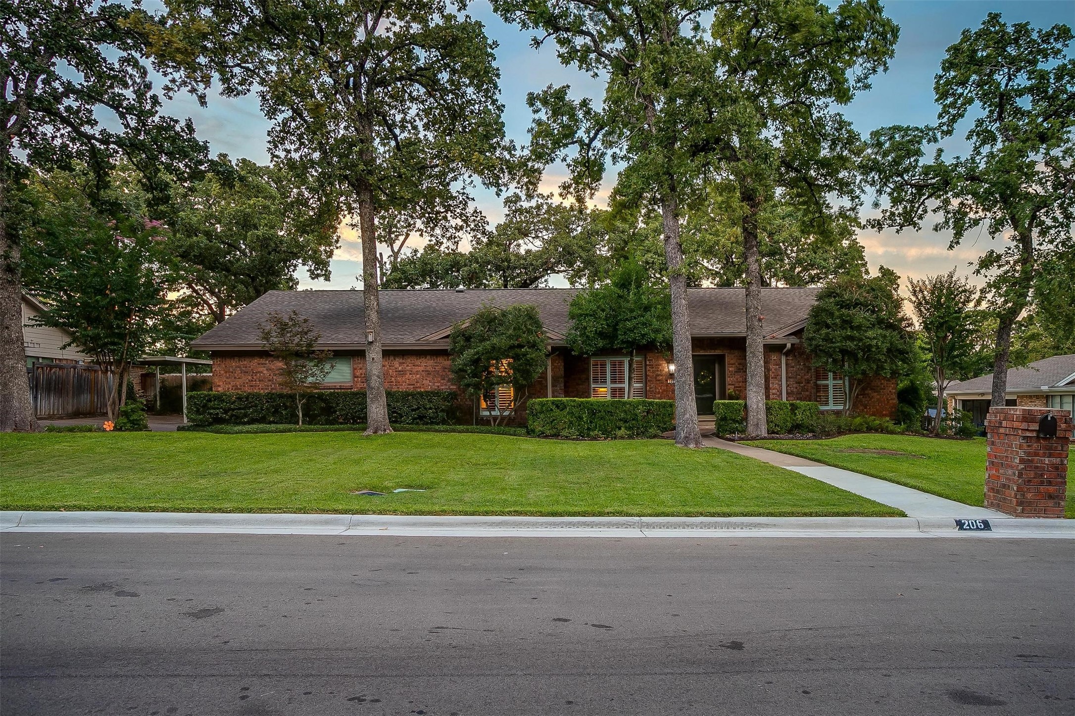 206 Shelmar Drive Euless TX 76039
