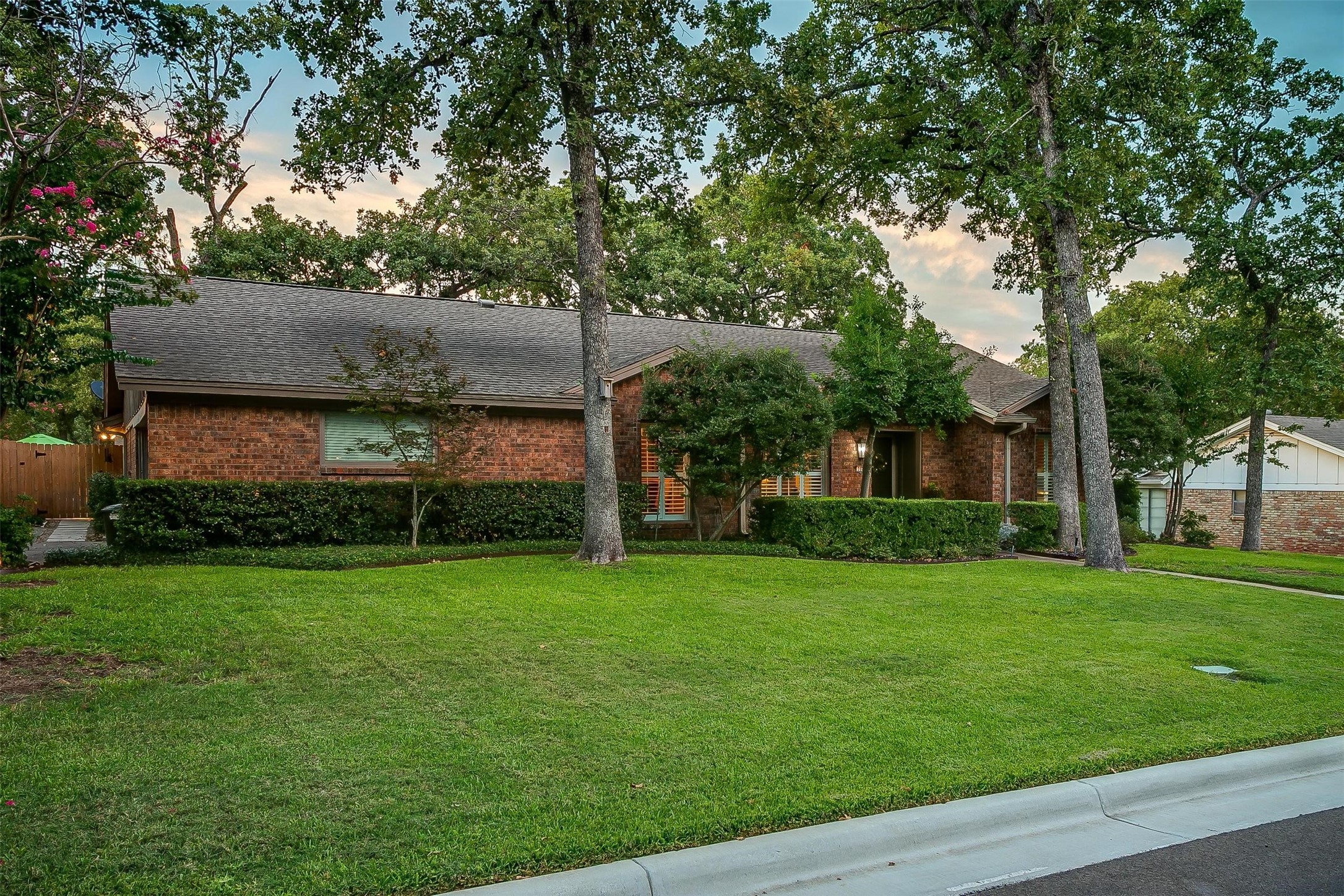 206 Shelmar Drive Euless TX 76039
