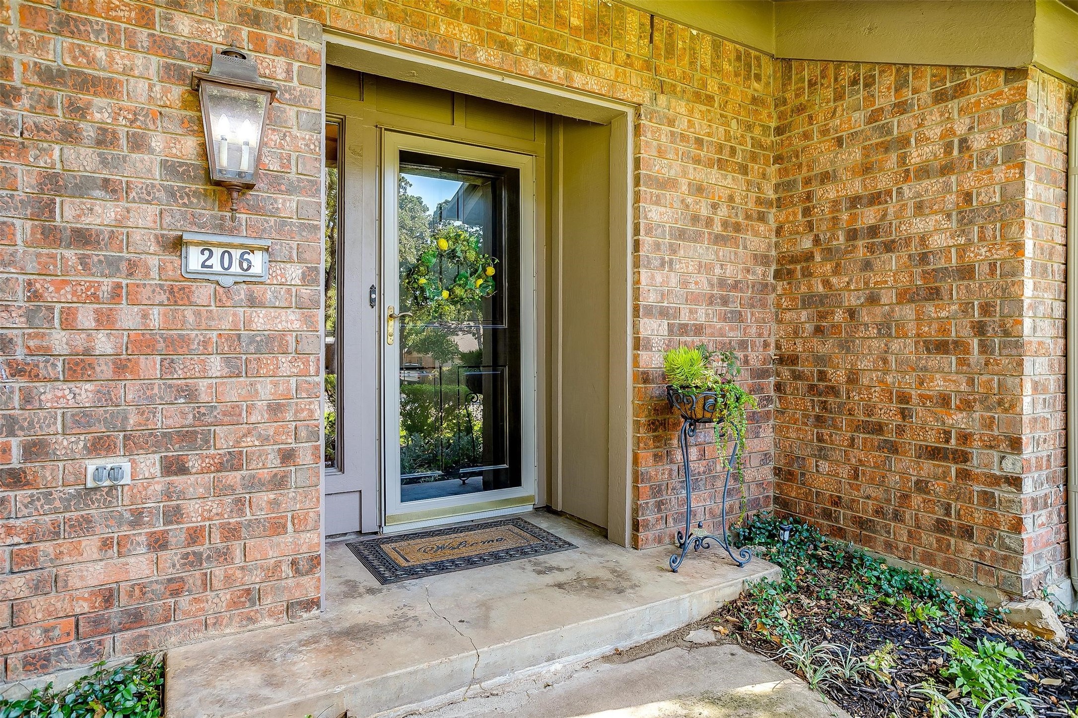 206 Shelmar Drive Euless TX 76039