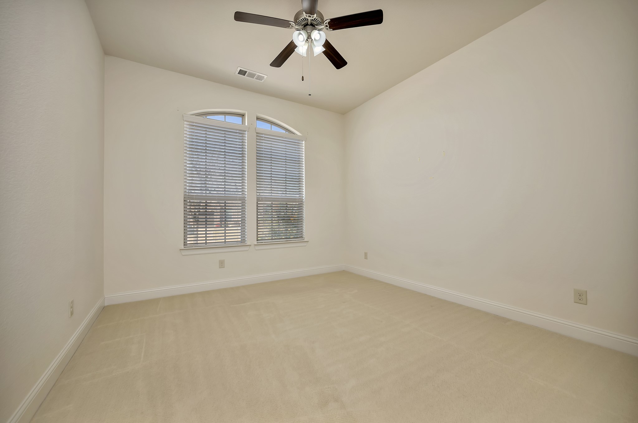 1052 Highpoint Way Roanoke TX 76262