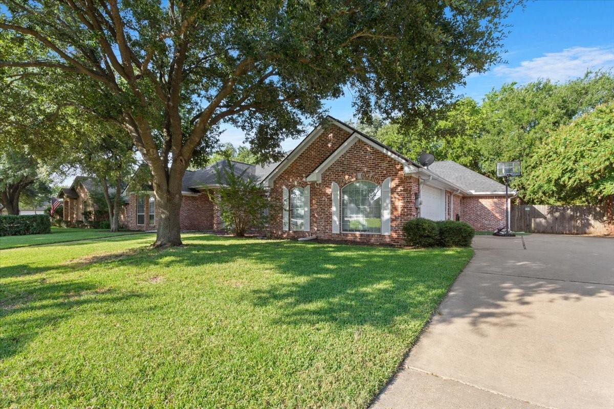 9412 Silverthorn Drive Waco TX 76708