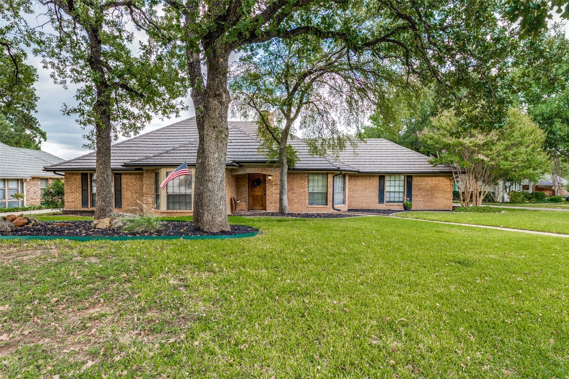 512 Sunset Drive Hurst TX 76054