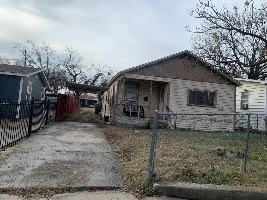 1009 W Spurgeon Street Fort Worth TX 76115