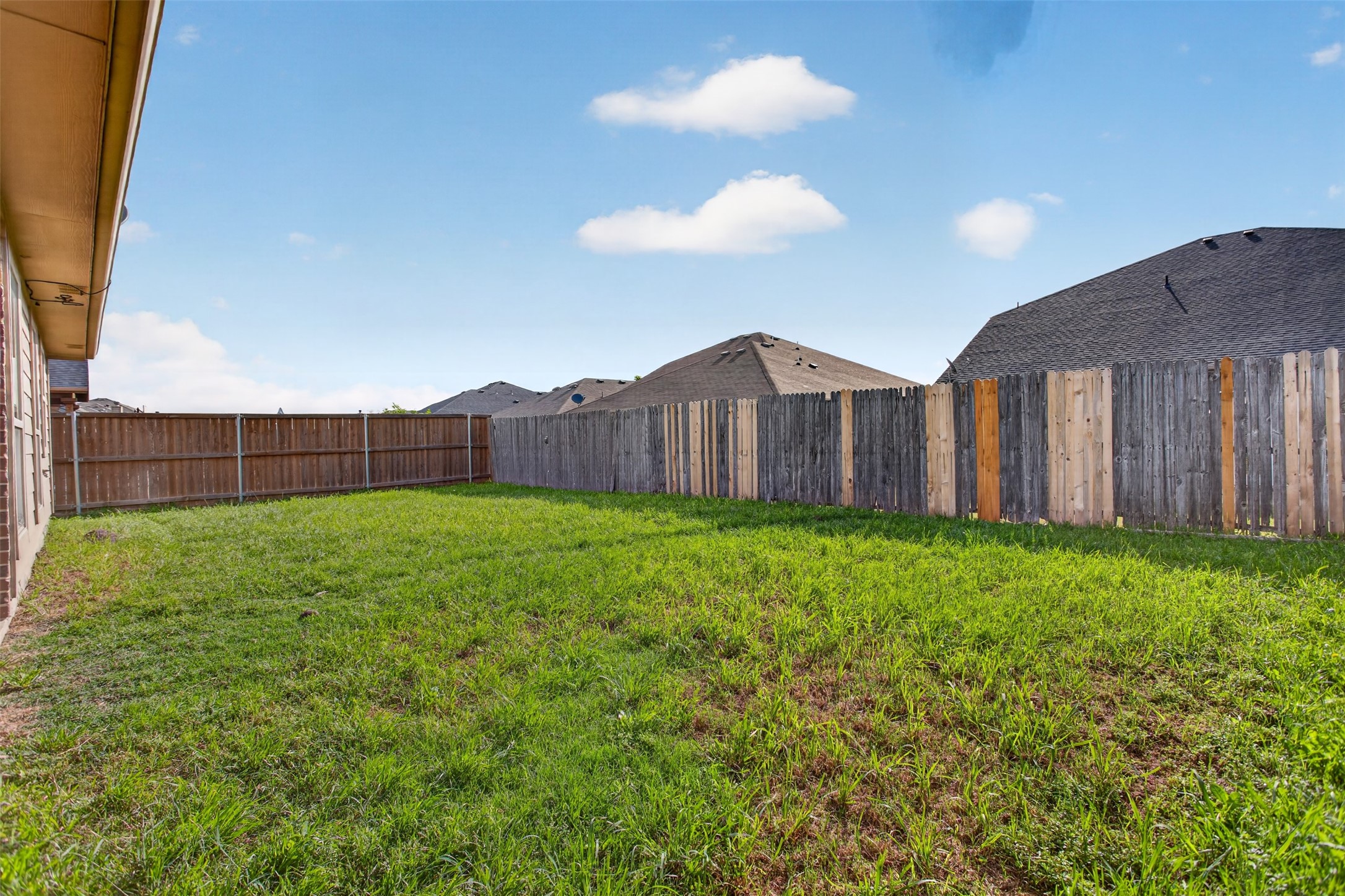 2003 Carriage Road Heartland TX 75126