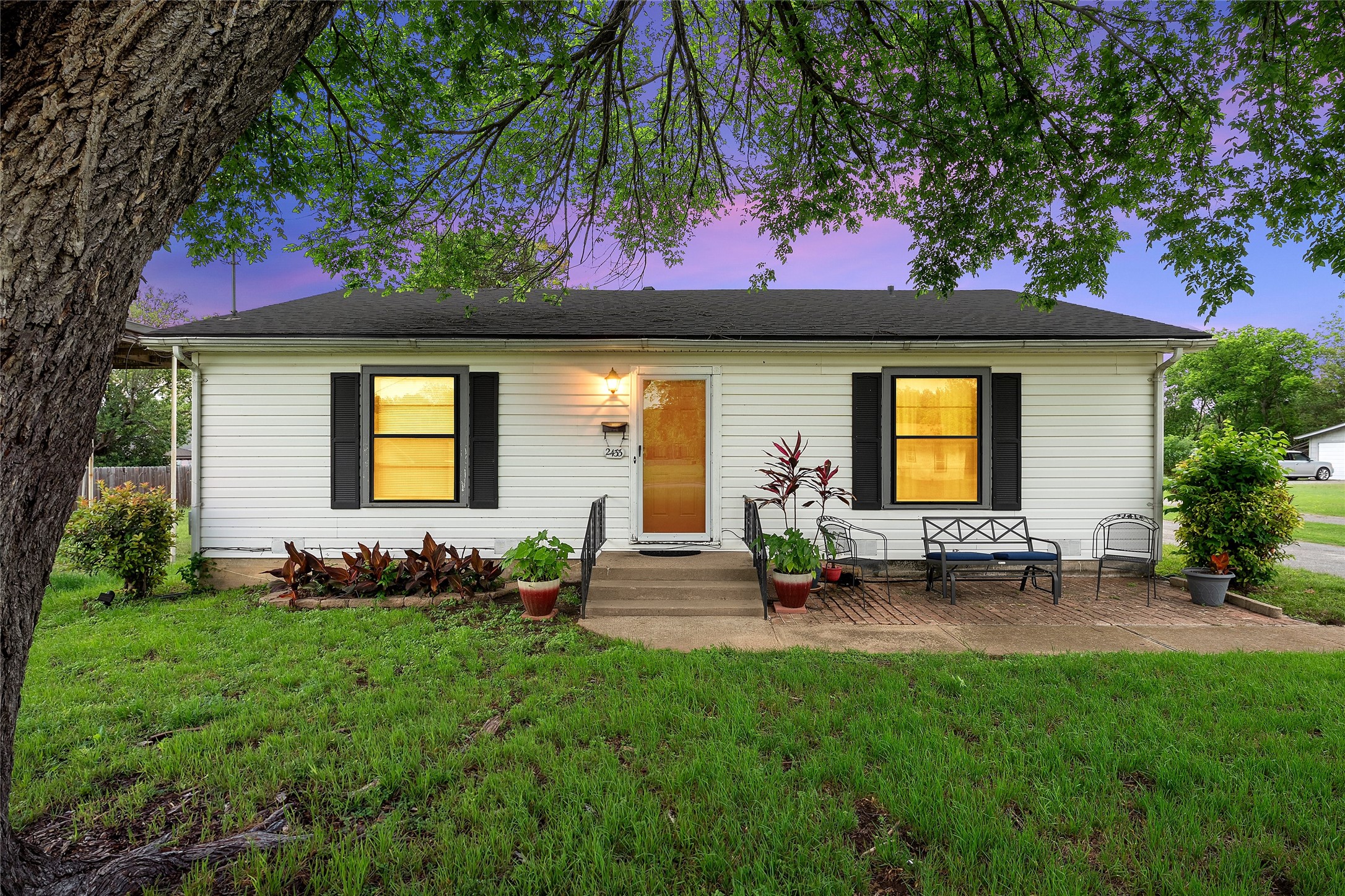 2433 N 42nd Street Waco TX 76710