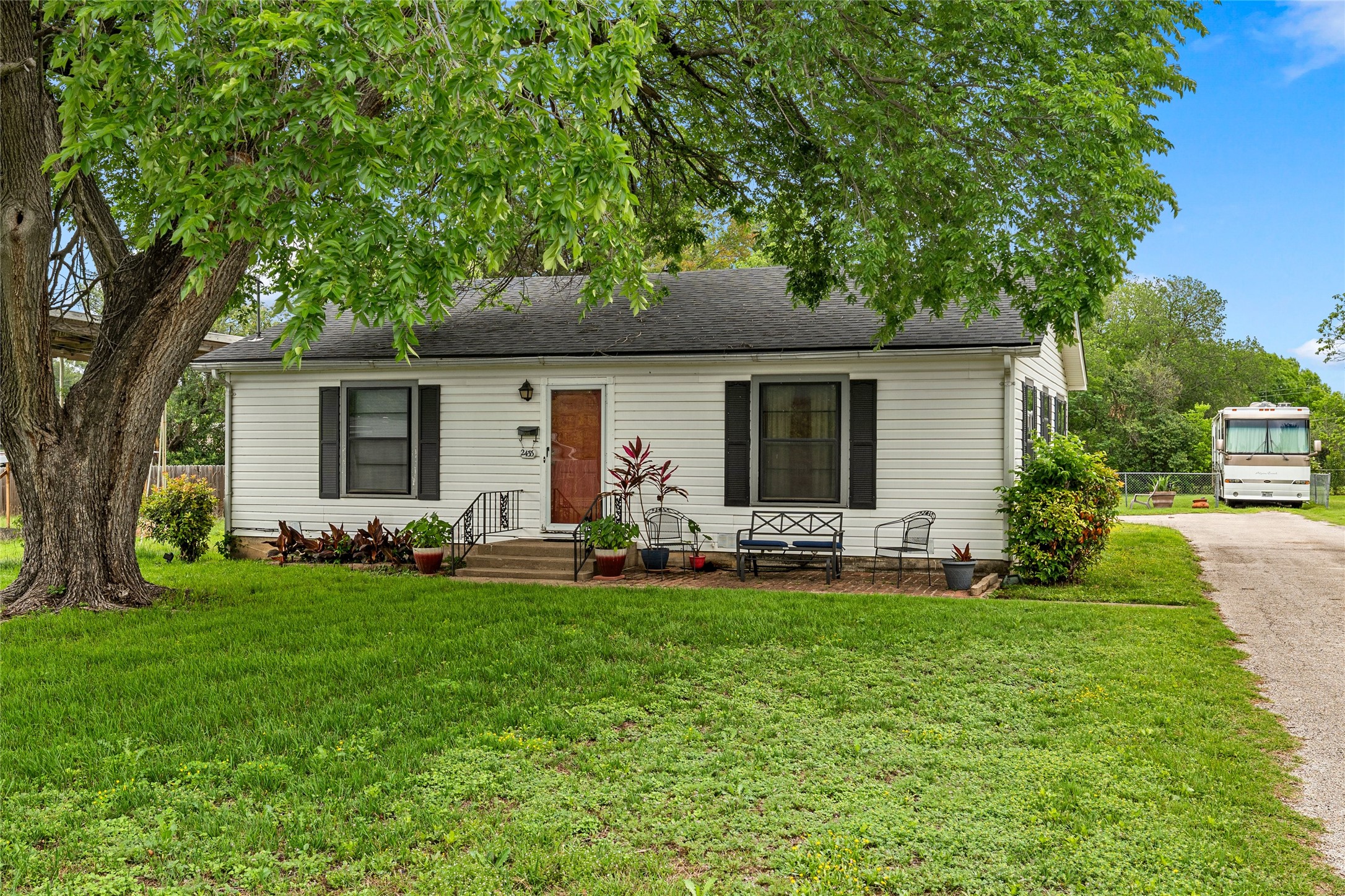 2433 N 42nd Street Waco TX 76710