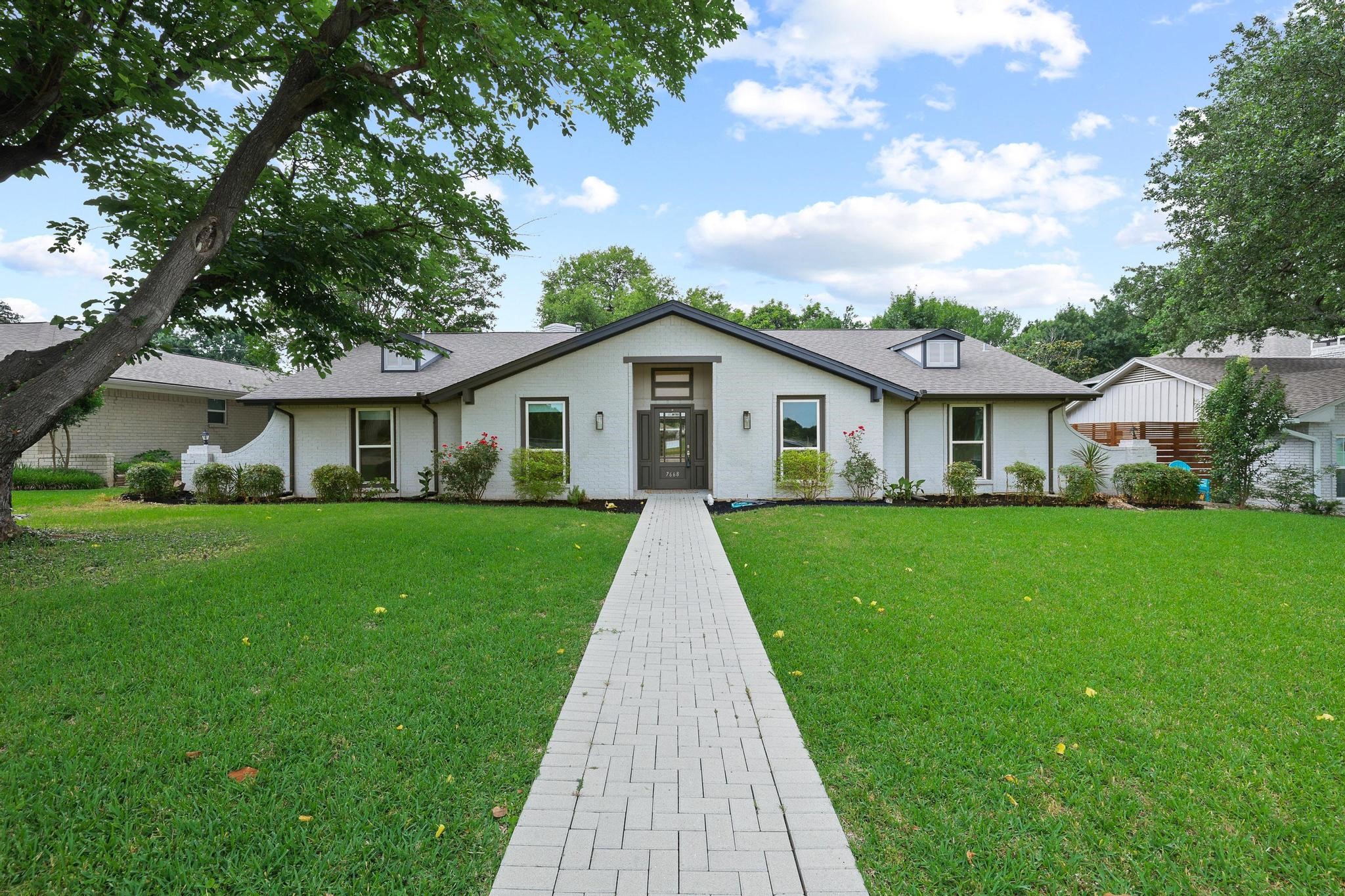 7668 La Cosa Drive Dallas TX 75248